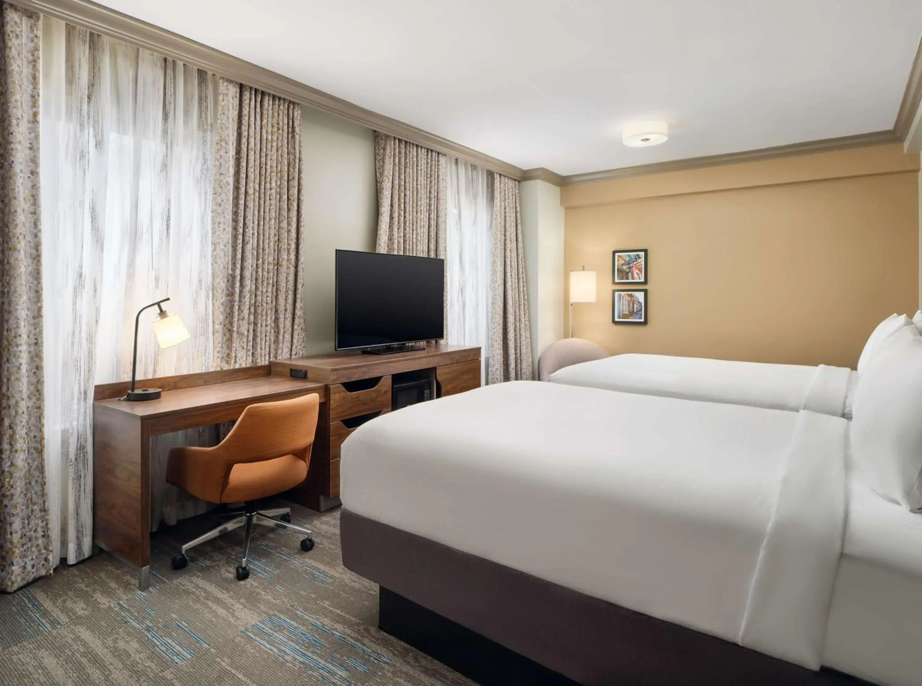 Bed in Hampton Inn & Suites New Orleans Canal St. French Quarter Bed in Hampton Inn & Suites New Orleans Canal St. French Quarter