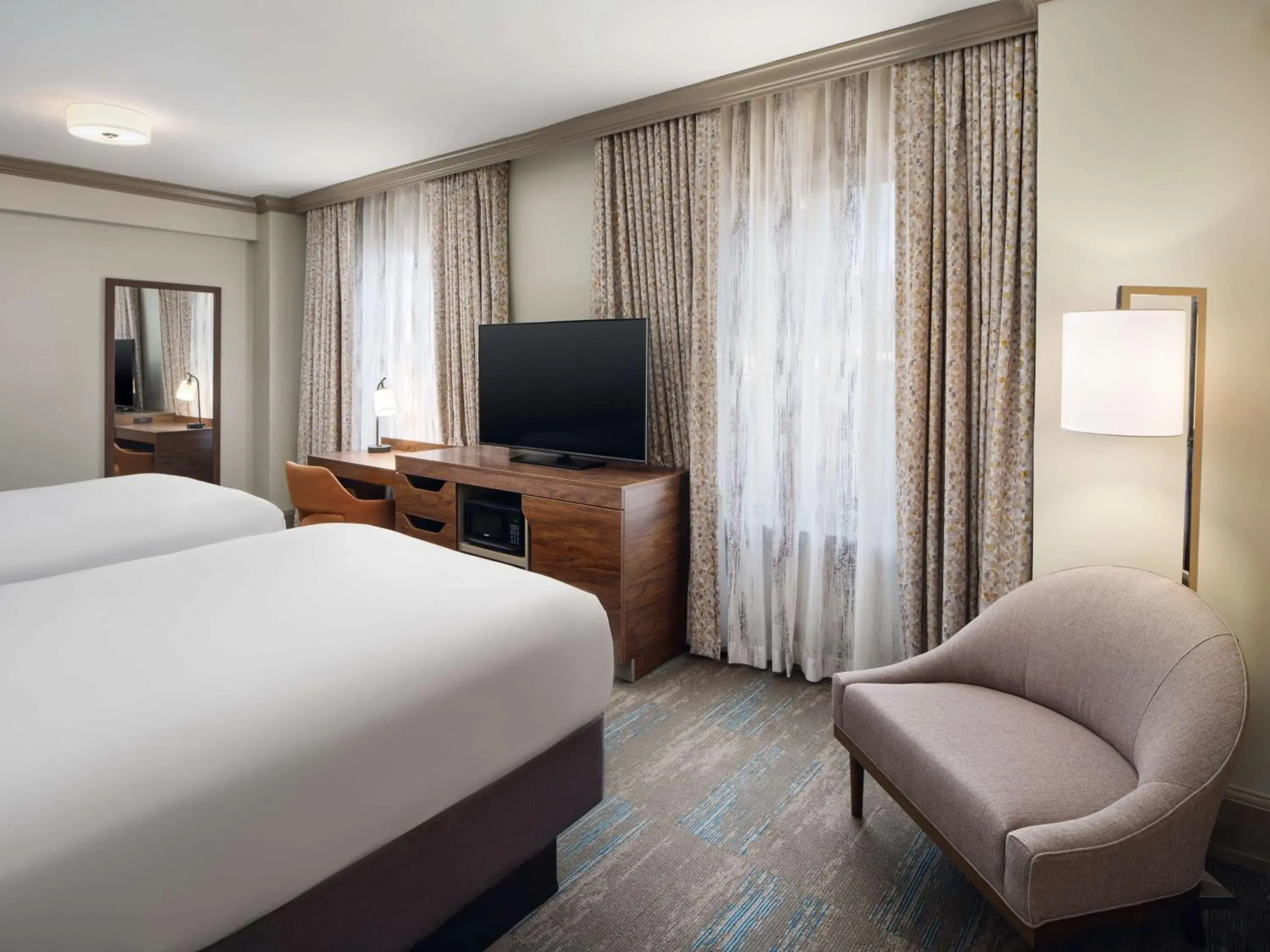 Bed in Hampton Inn & Suites New Orleans Canal St. French Quarter Bed in Hampton Inn & Suites New Orleans Canal St. French Quarter