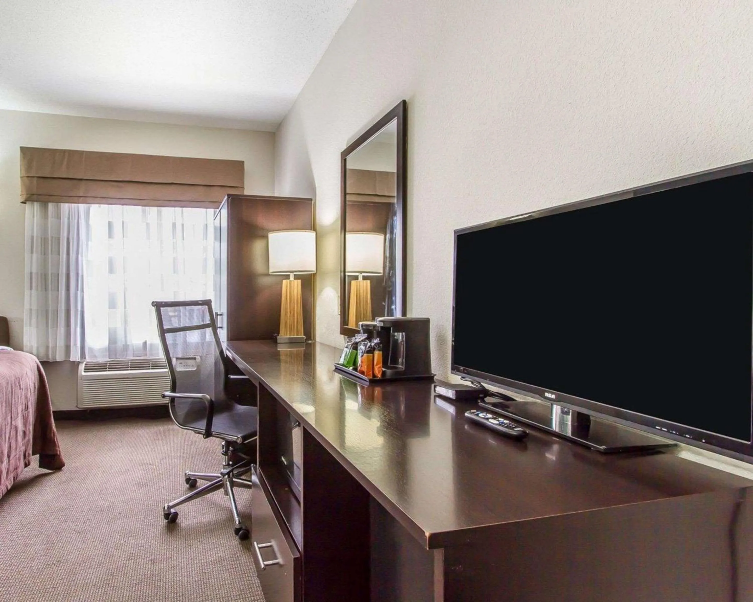 Photo of the whole room in Sleep Inn Scott-Lafayette West