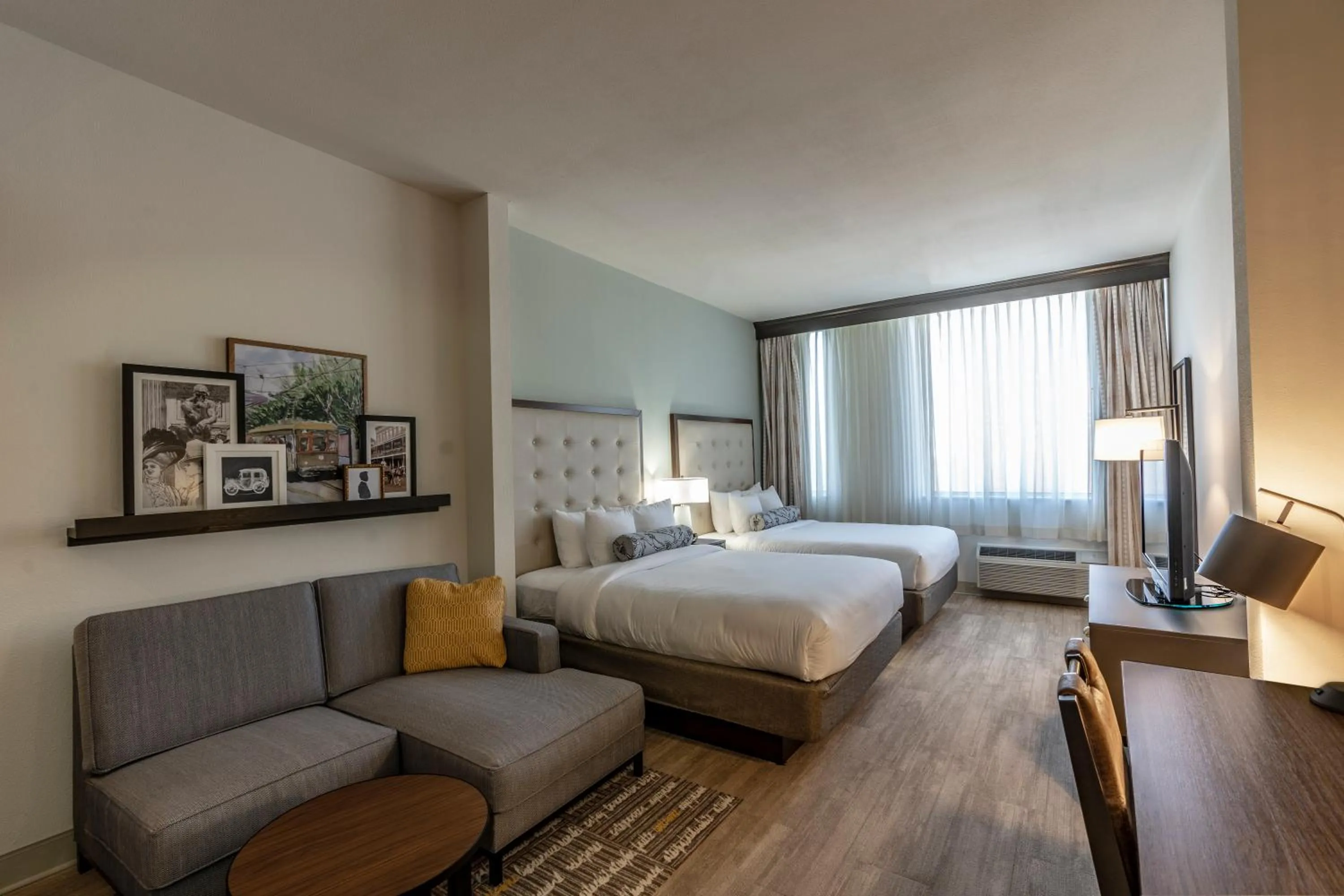 Bedroom, Bed in St Charles Coach House, an Ascend Collection Hotel