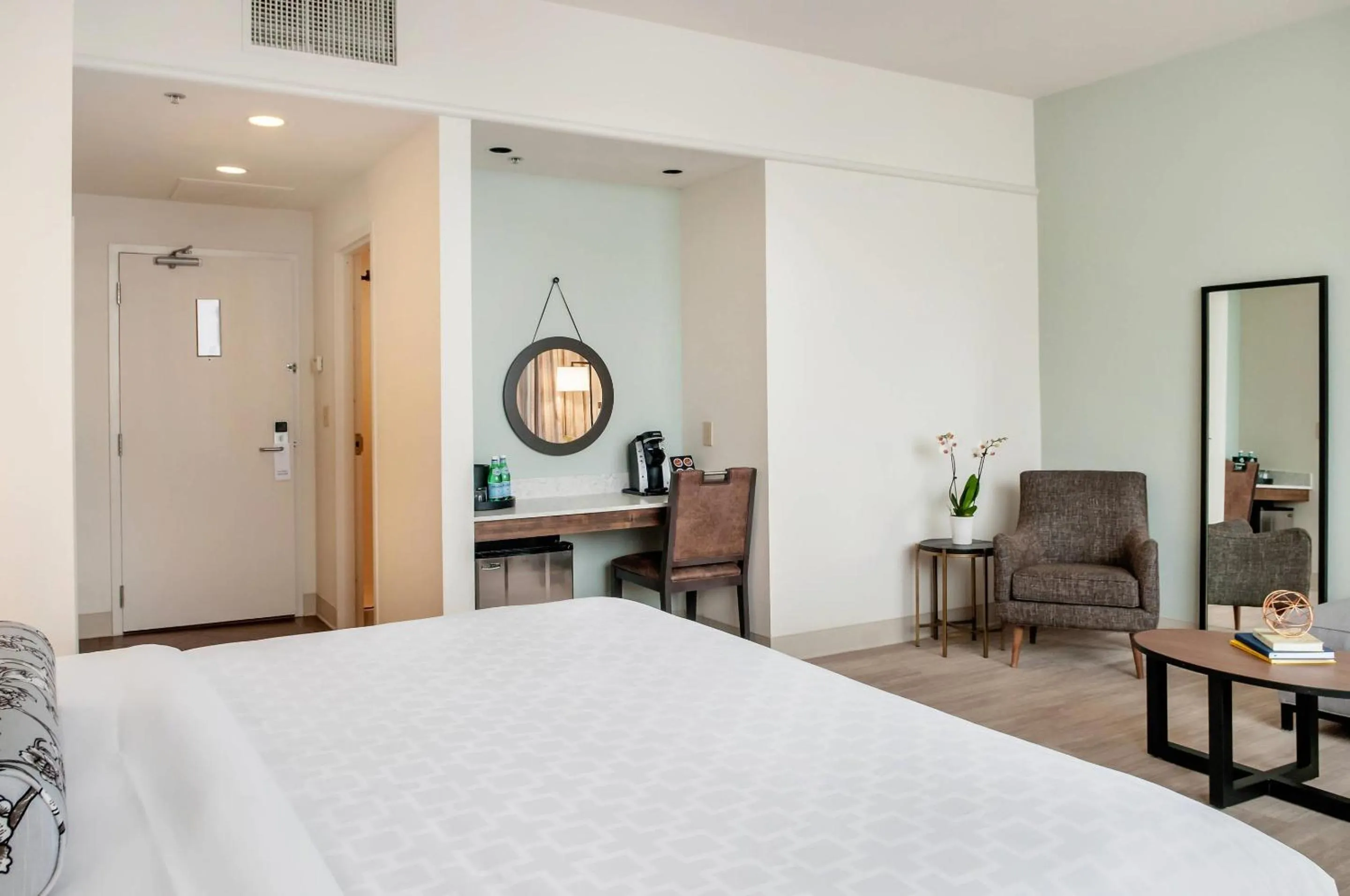 Bedroom, Bed in St Charles Coach House, an Ascend Collection Hotel