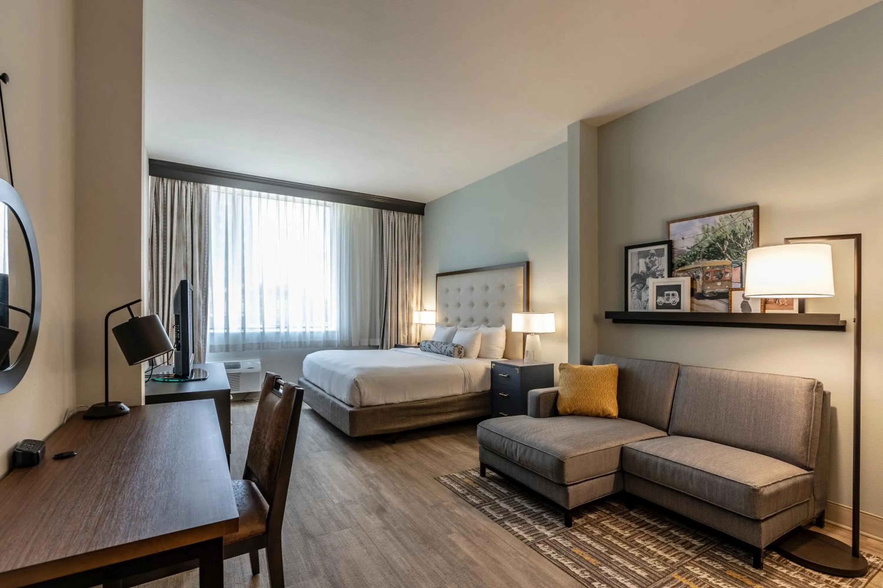 Bedroom, Bed in St Charles Coach House, an Ascend Collection Hotel