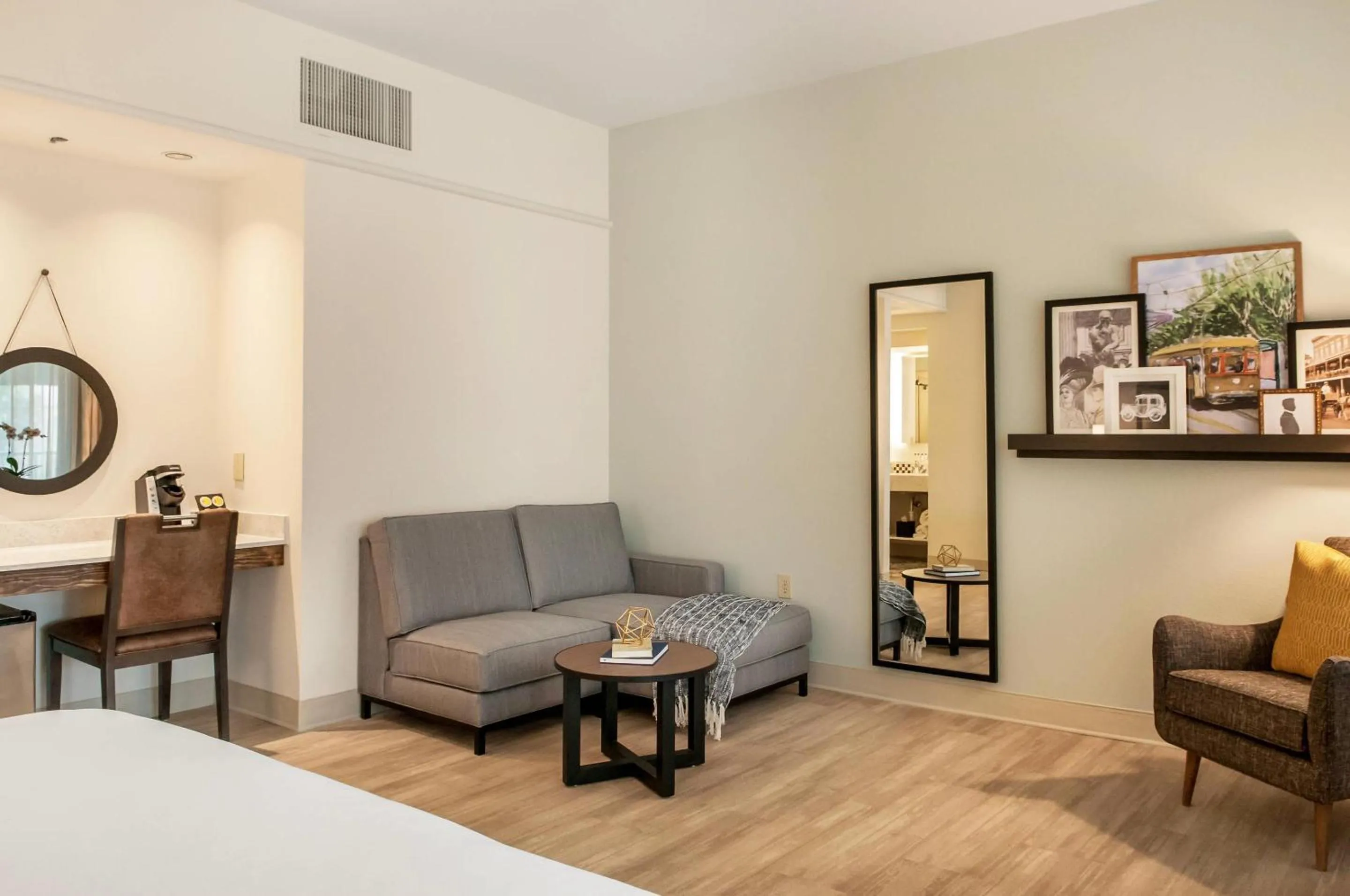 Bedroom, Bed in St Charles Coach House, an Ascend Collection Hotel