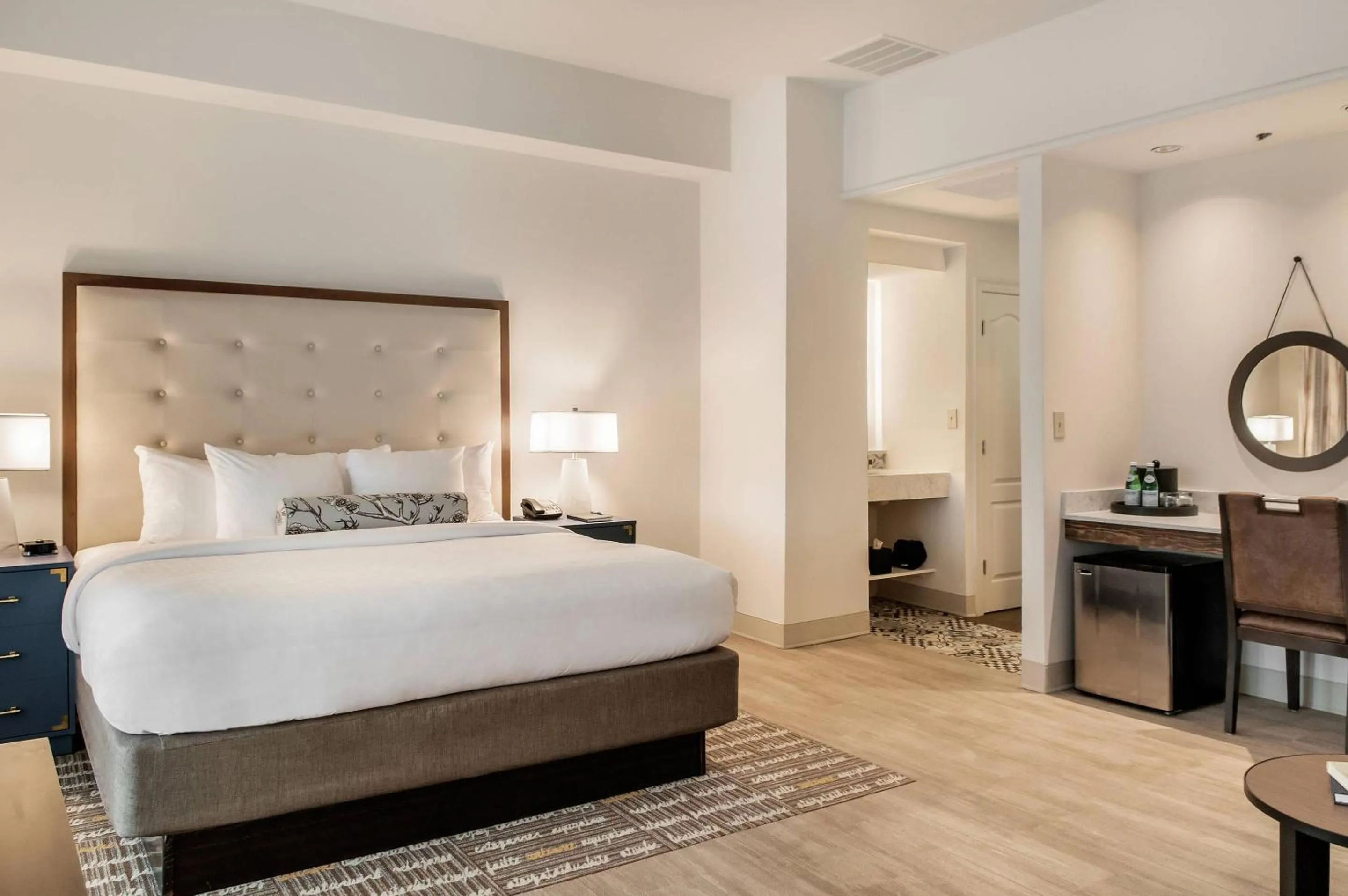 Bedroom, Bed in St Charles Coach House, an Ascend Collection Hotel