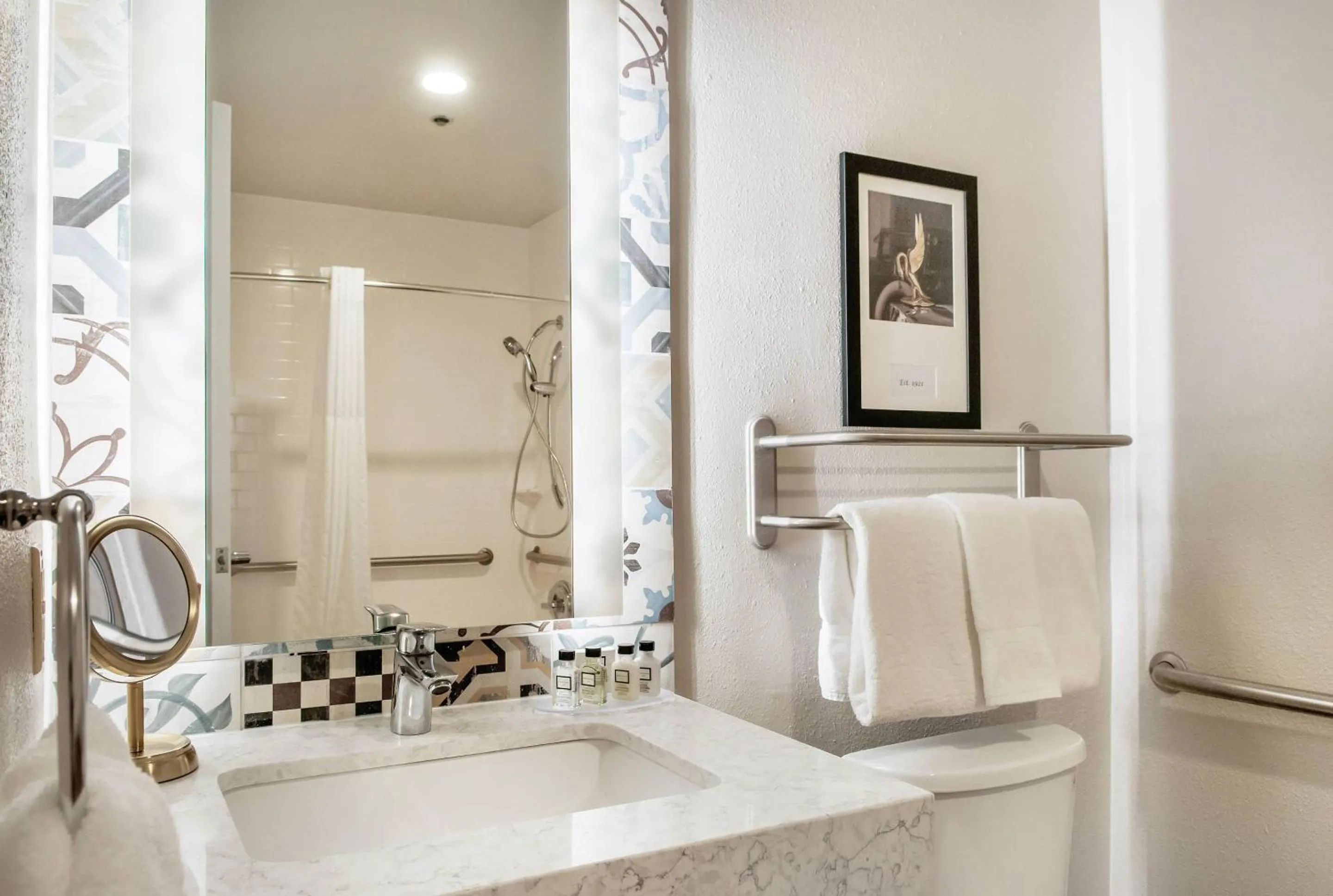 Bedroom in St Charles Coach House, an Ascend Collection Hotel