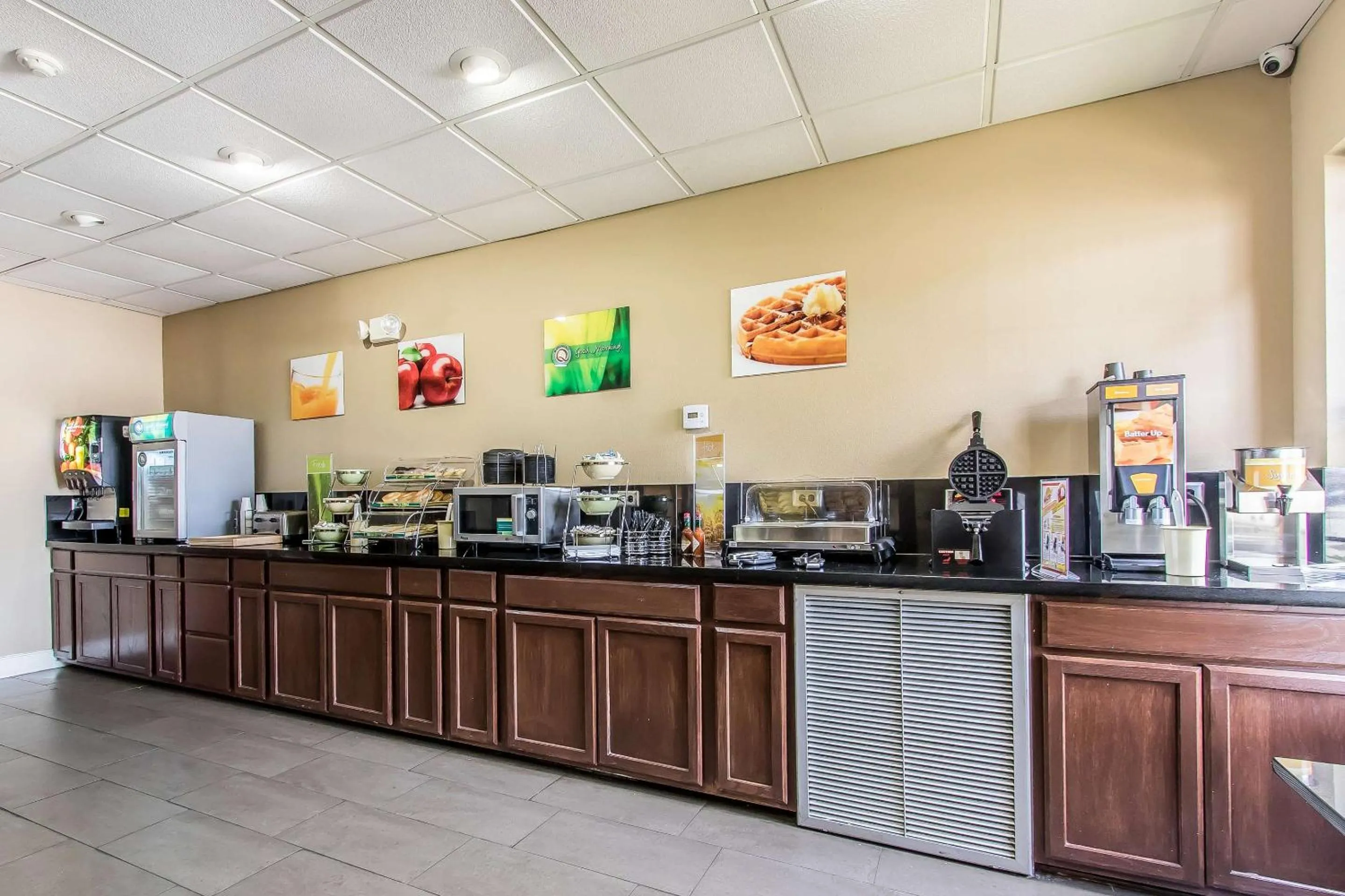 Breakfast in Quality Suites New Iberia