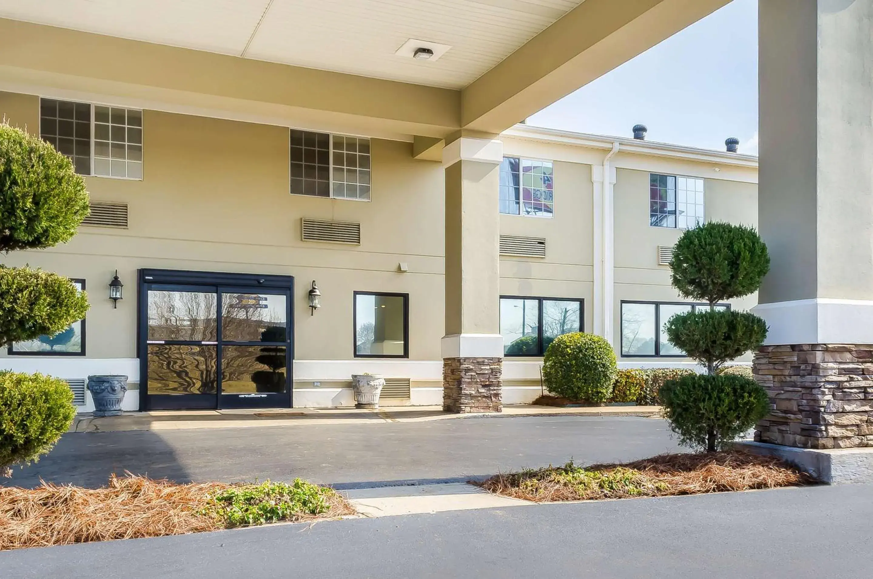 Property building in Quality Inn Ruston Property building in Quality Inn Ruston