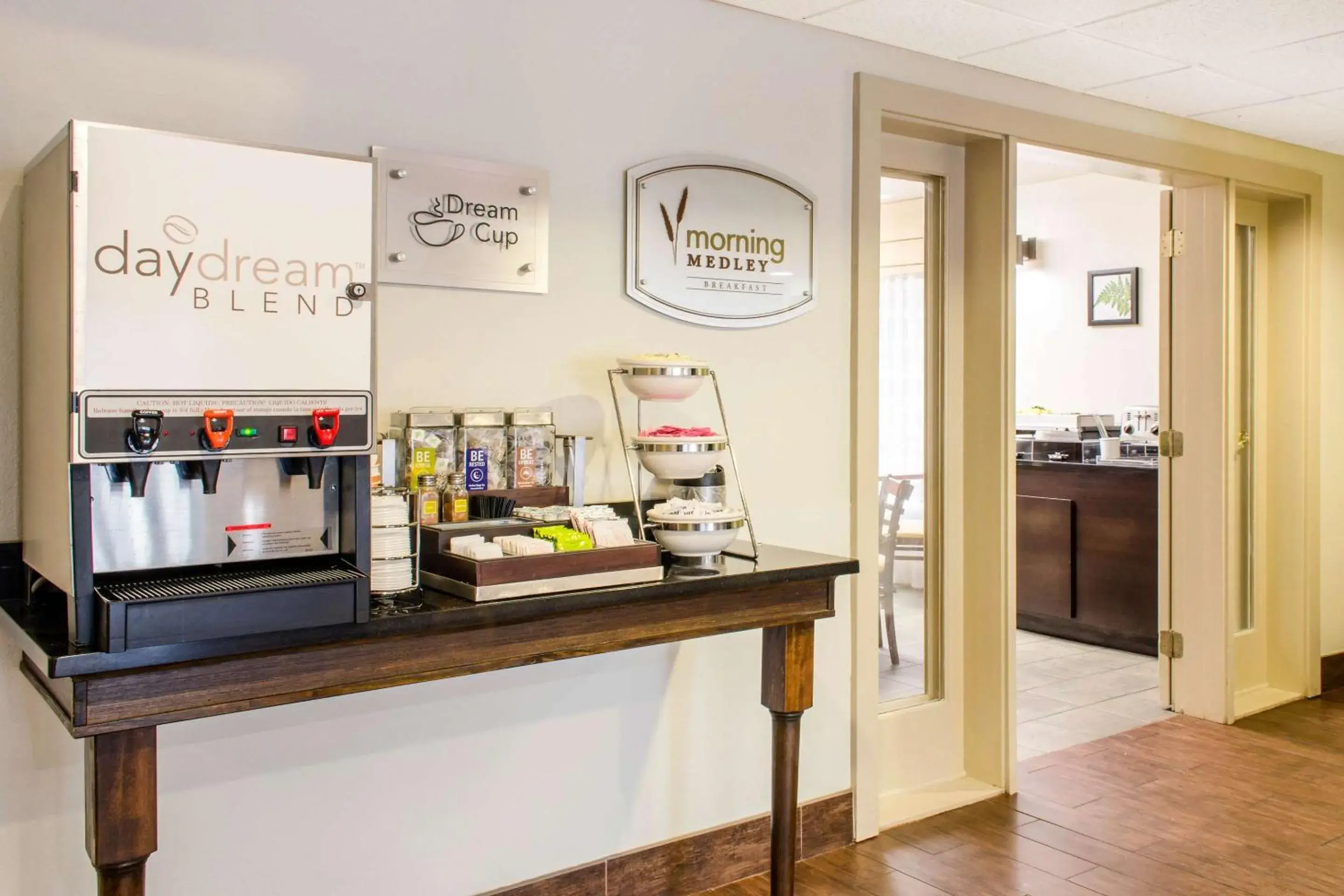 Breakfast in Sleep Inn & Suites Metairie - New Orleans West Breakfast in Sleep Inn & Suites Metairie - New Orleans West