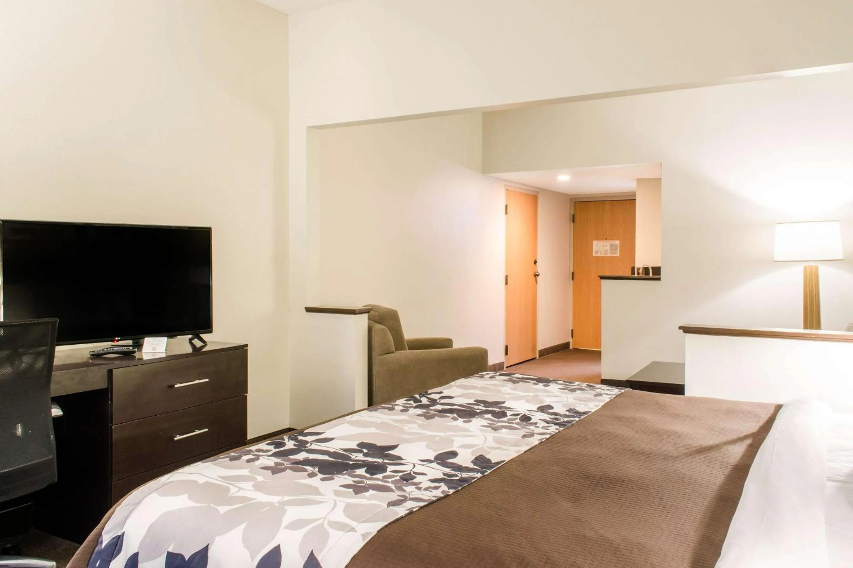 Bedroom, Bed in Sleep Inn & Suites Metairie - New Orleans West