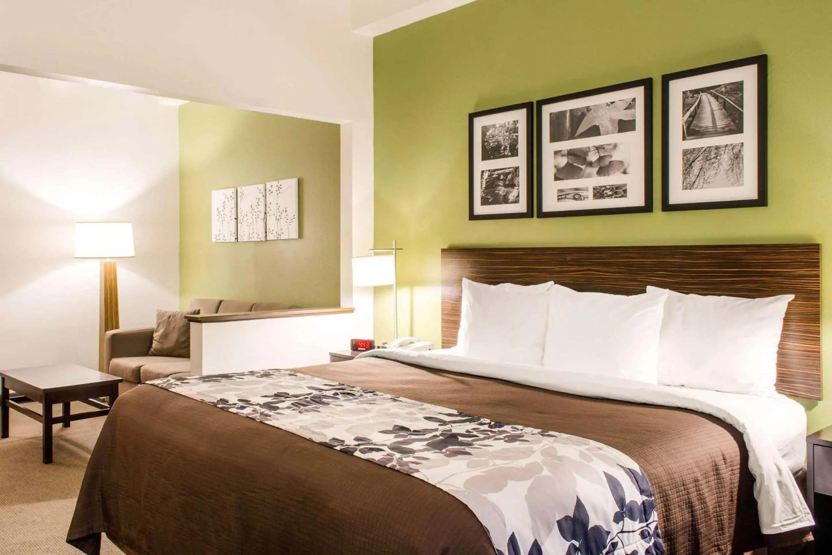 Bedroom, Bed in Sleep Inn & Suites Metairie - New Orleans West Bedroom, Bed in Sleep Inn & Suites Metairie - New Orleans West