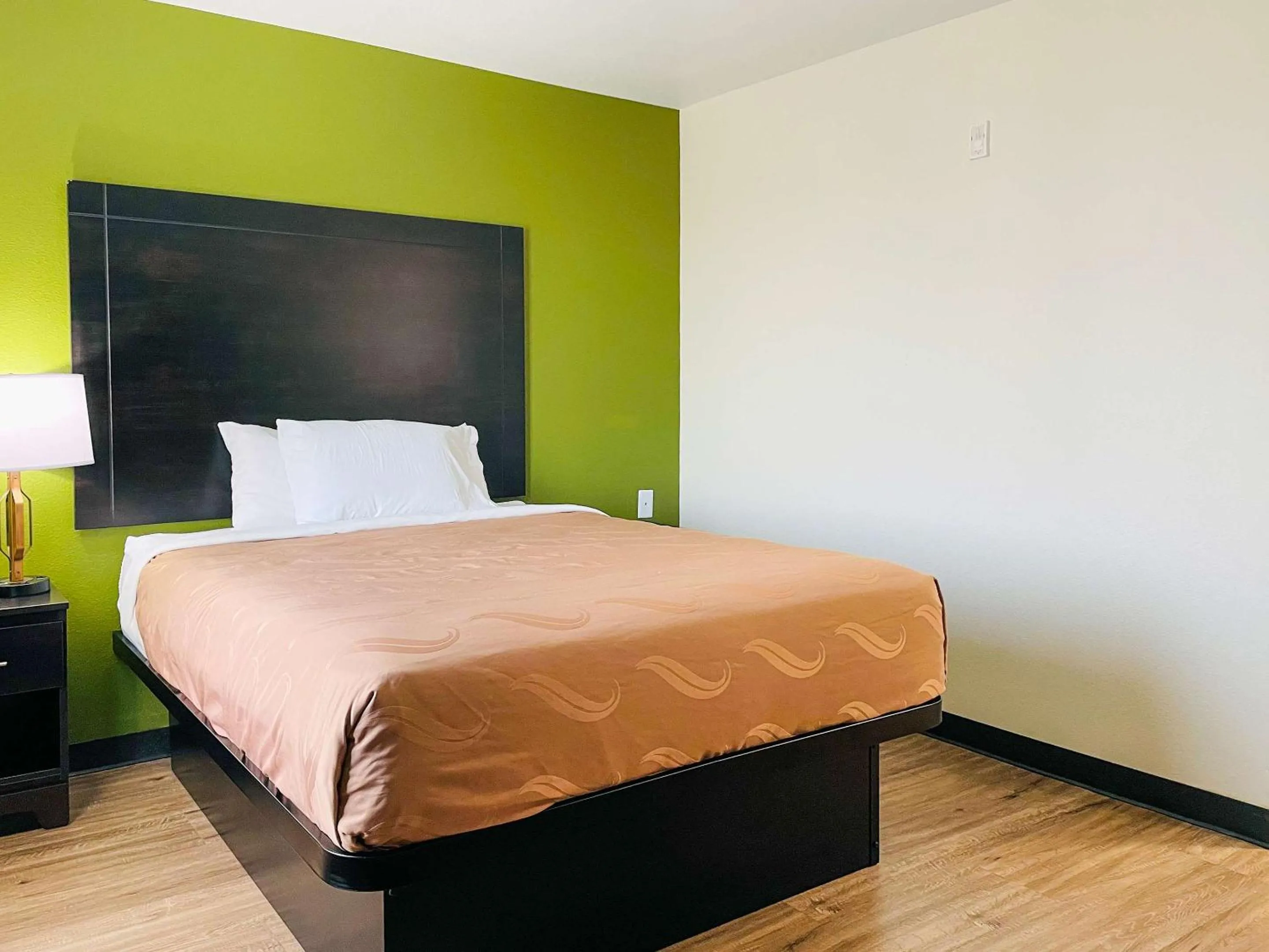 Bedroom, Bed in Quality Inn & Suites Lake Charles South