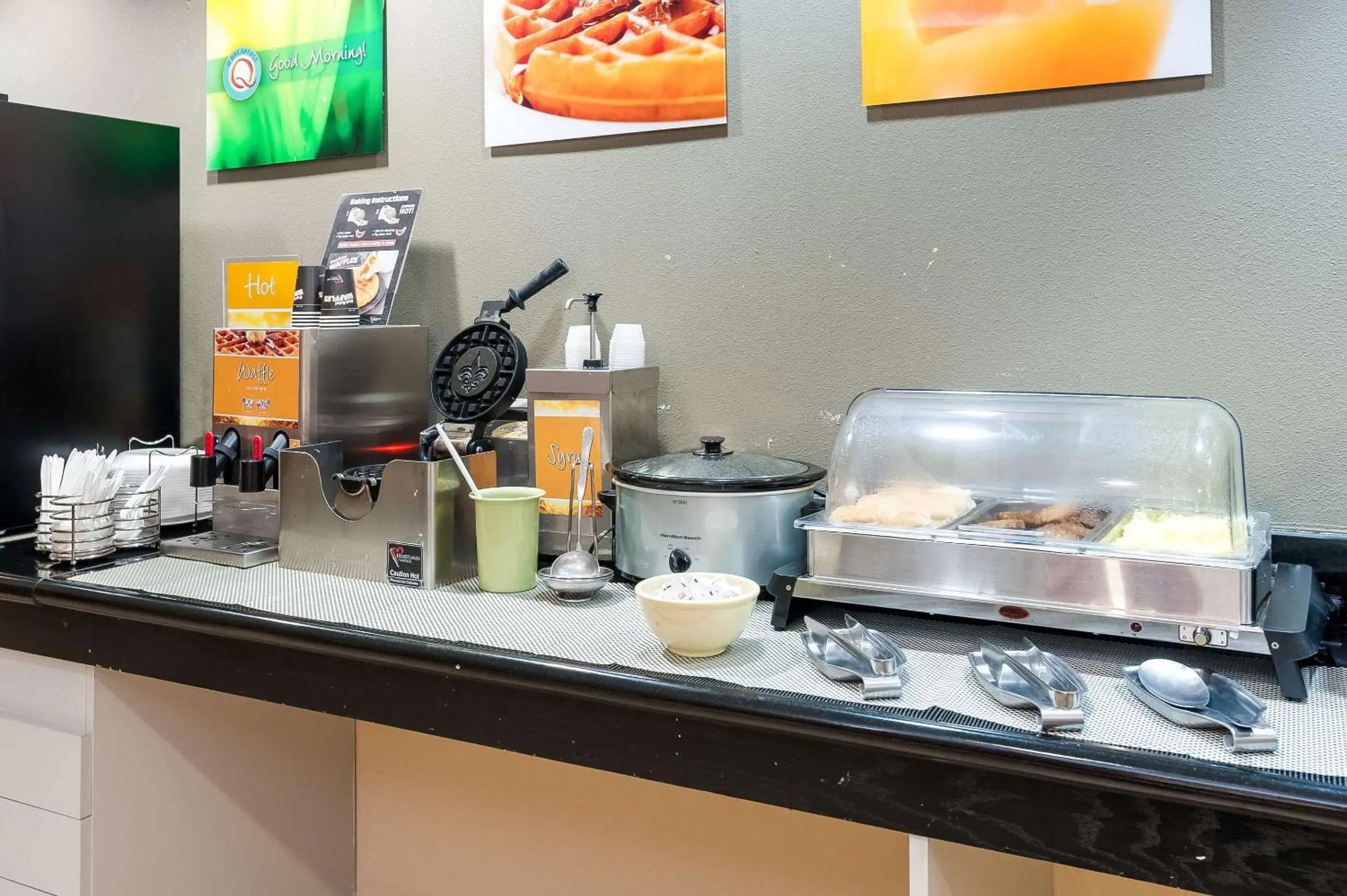 Breakfast in Quality Inn & Suites Lake Charles Breakfast in Quality Inn & Suites Lake Charles