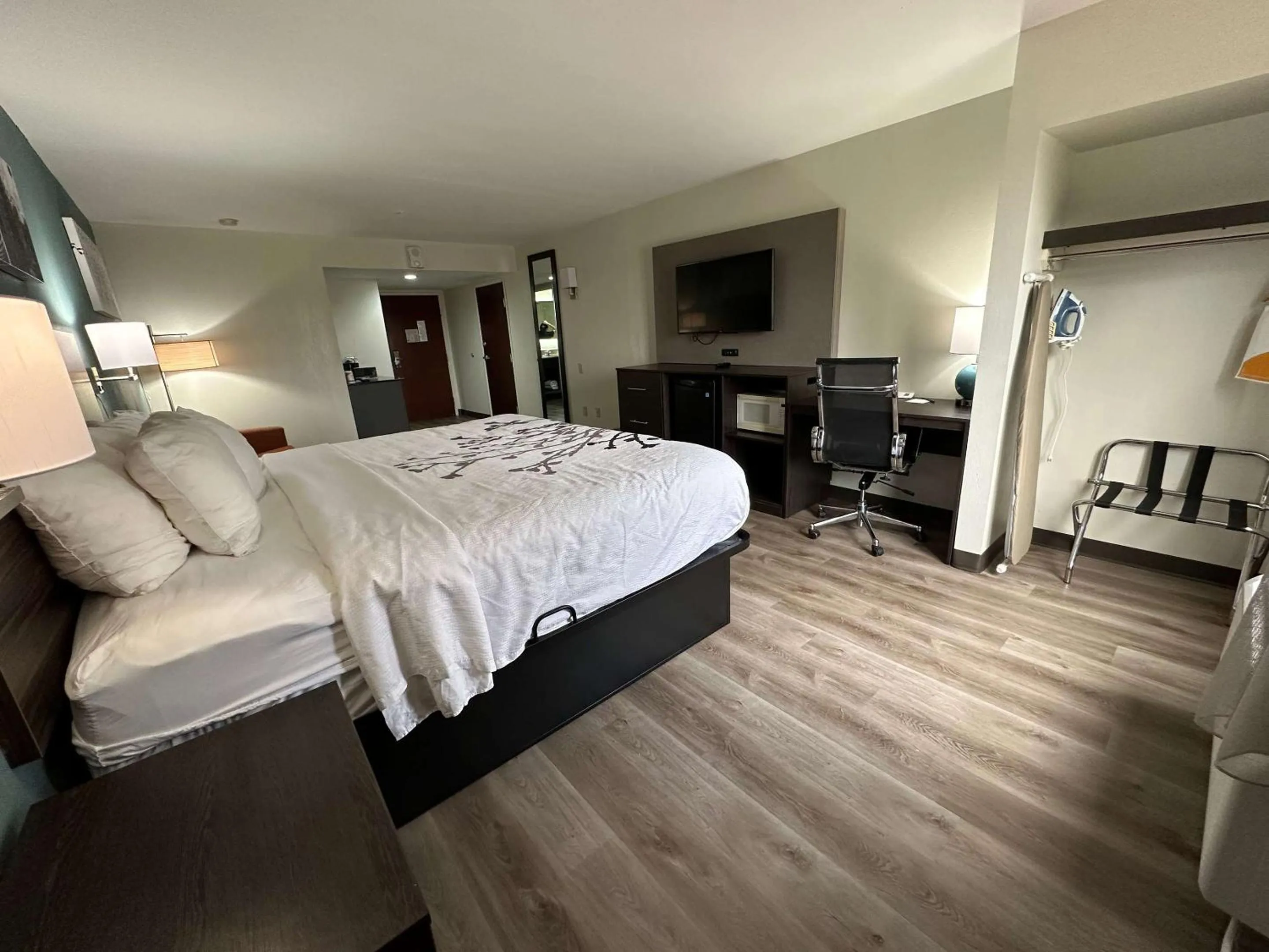 Bedroom, Bed in Sleep Inn & Suites Pineville - Alexandria