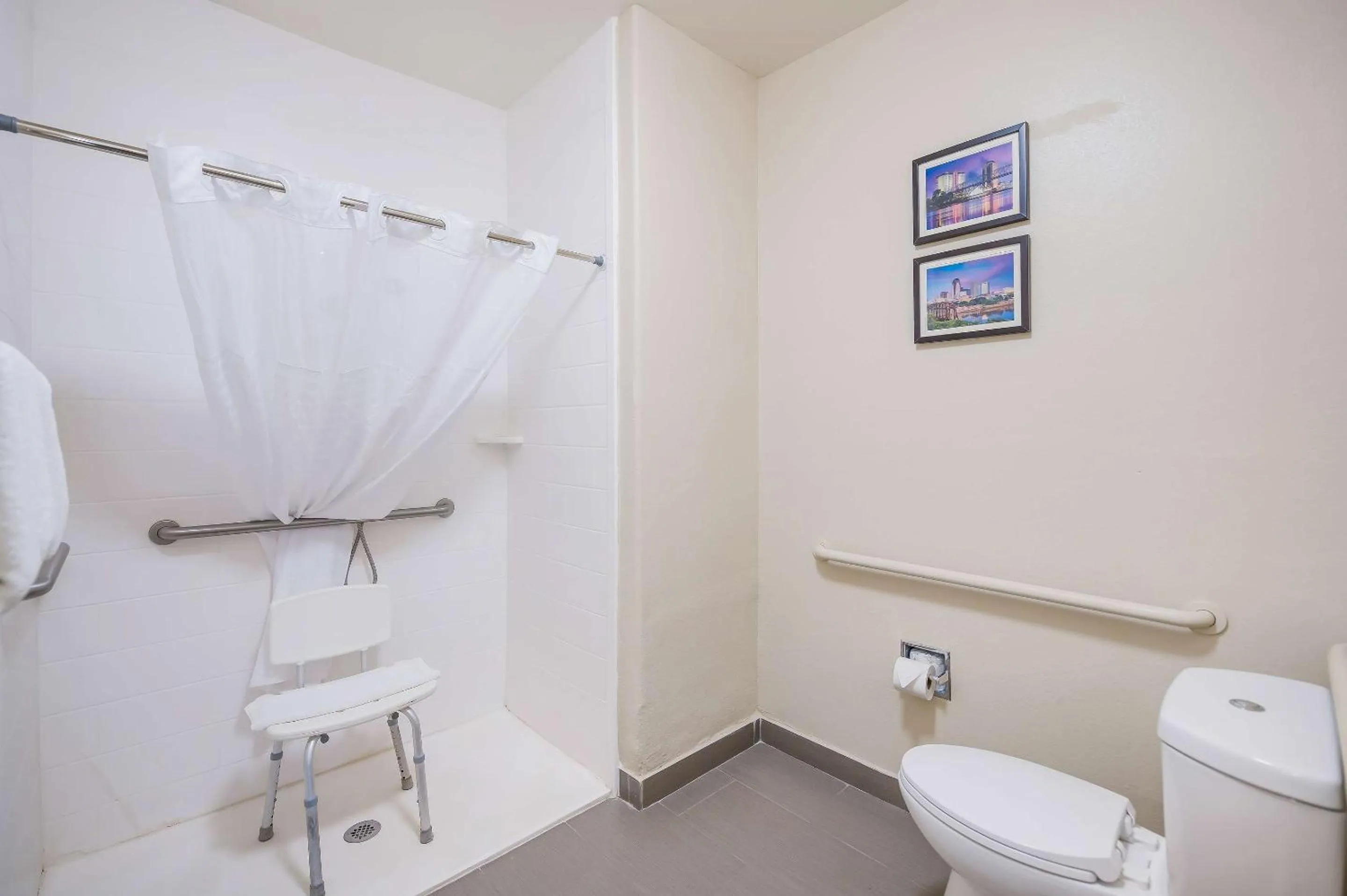 Bedroom in Comfort Inn Bossier City Casino Area near Shreveport Downtown