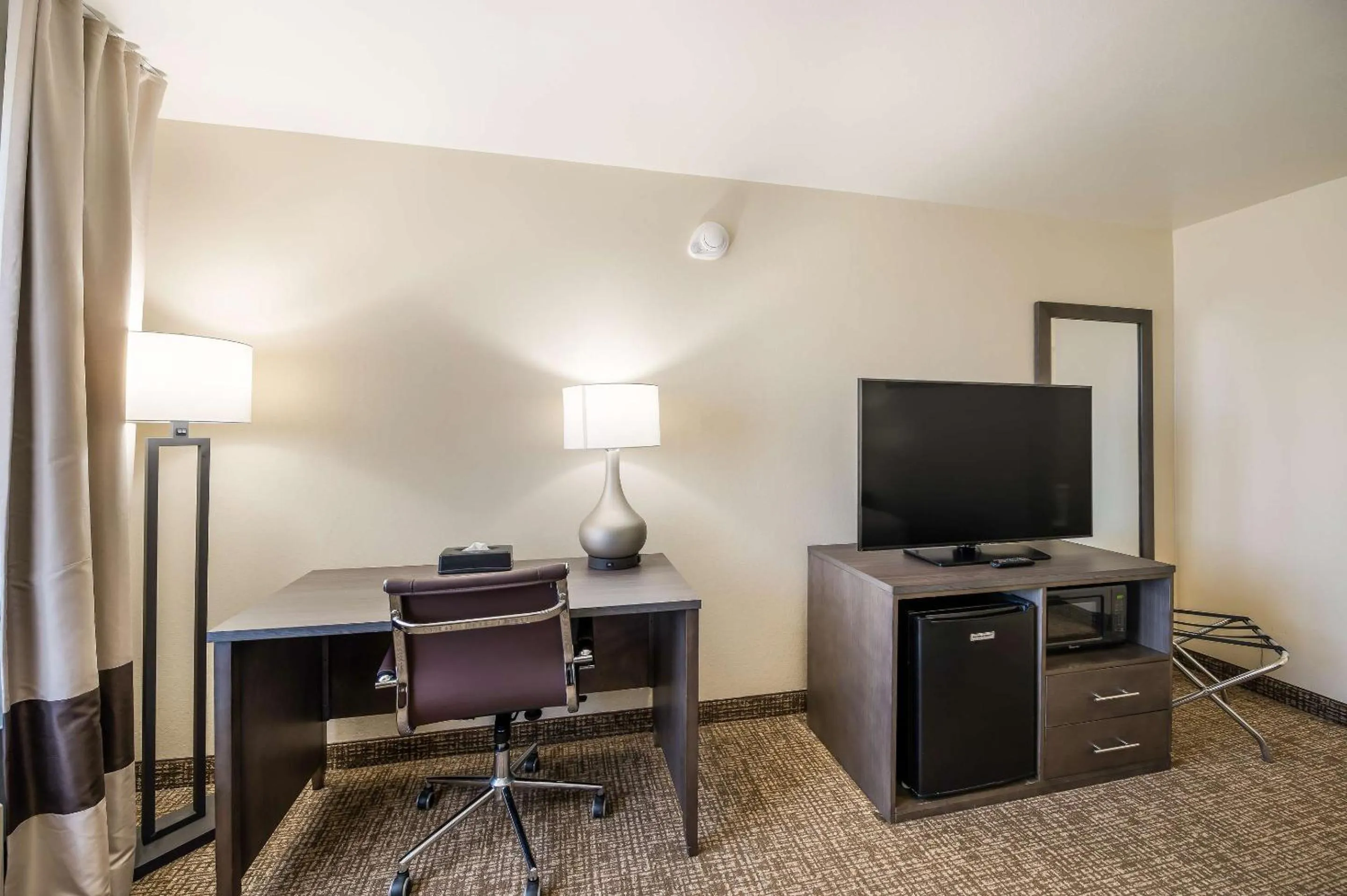 Bedroom in Comfort Inn Bossier City Casino Area near Shreveport Downtown