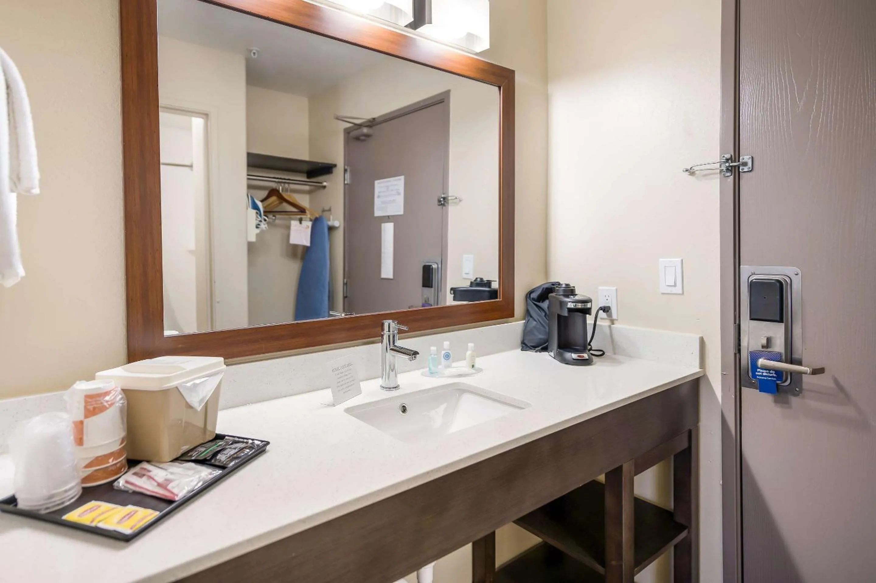 Bedroom in Comfort Inn Bossier City Casino Area near Shreveport Downtown