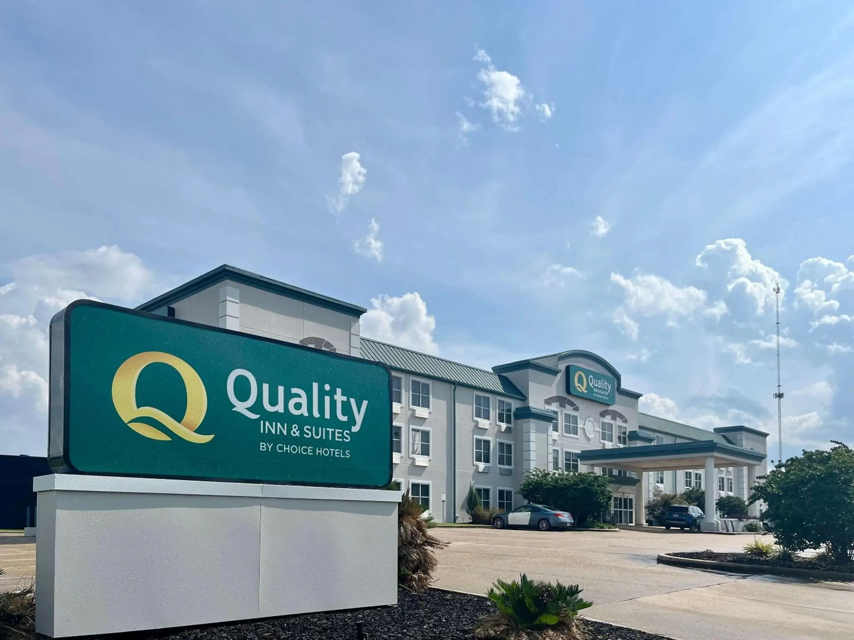 Property building in Quality Inn & Suites West Monroe Property building in Quality Inn & Suites West Monroe