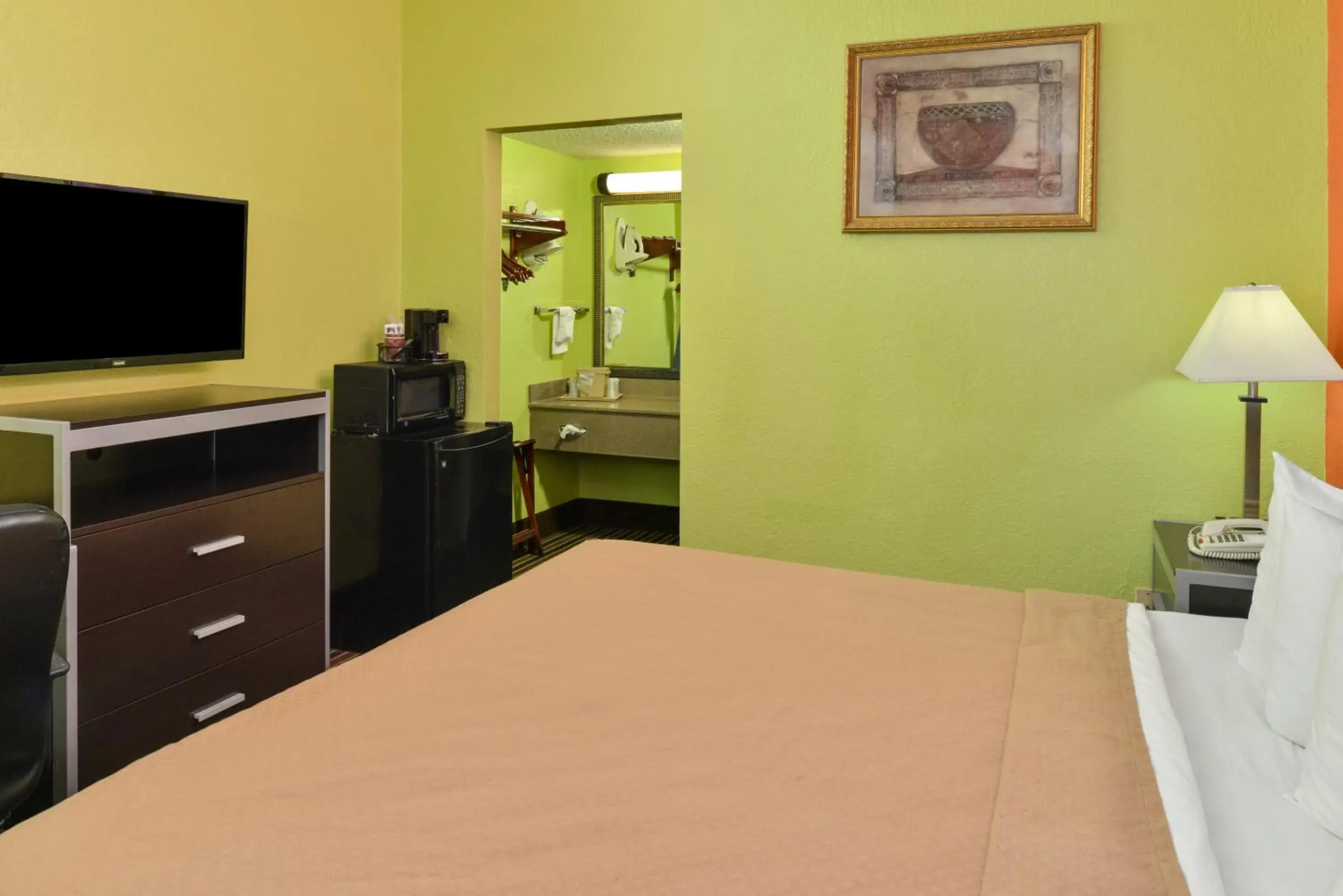 Other, Bed in Motel 6-Lafayette, LA Other, Bed in Motel 6-Lafayette, LA