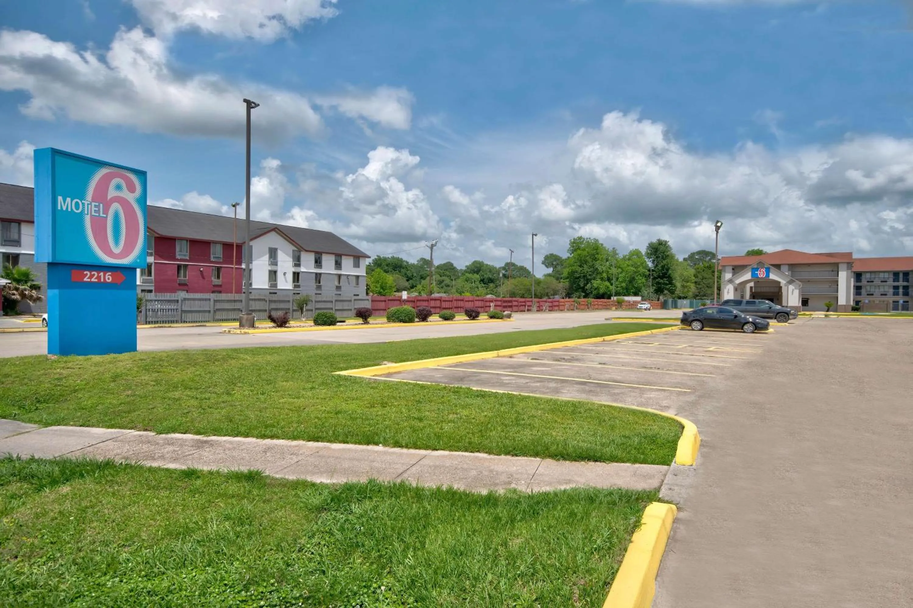 Property building in Motel 6-Lafayette, LA