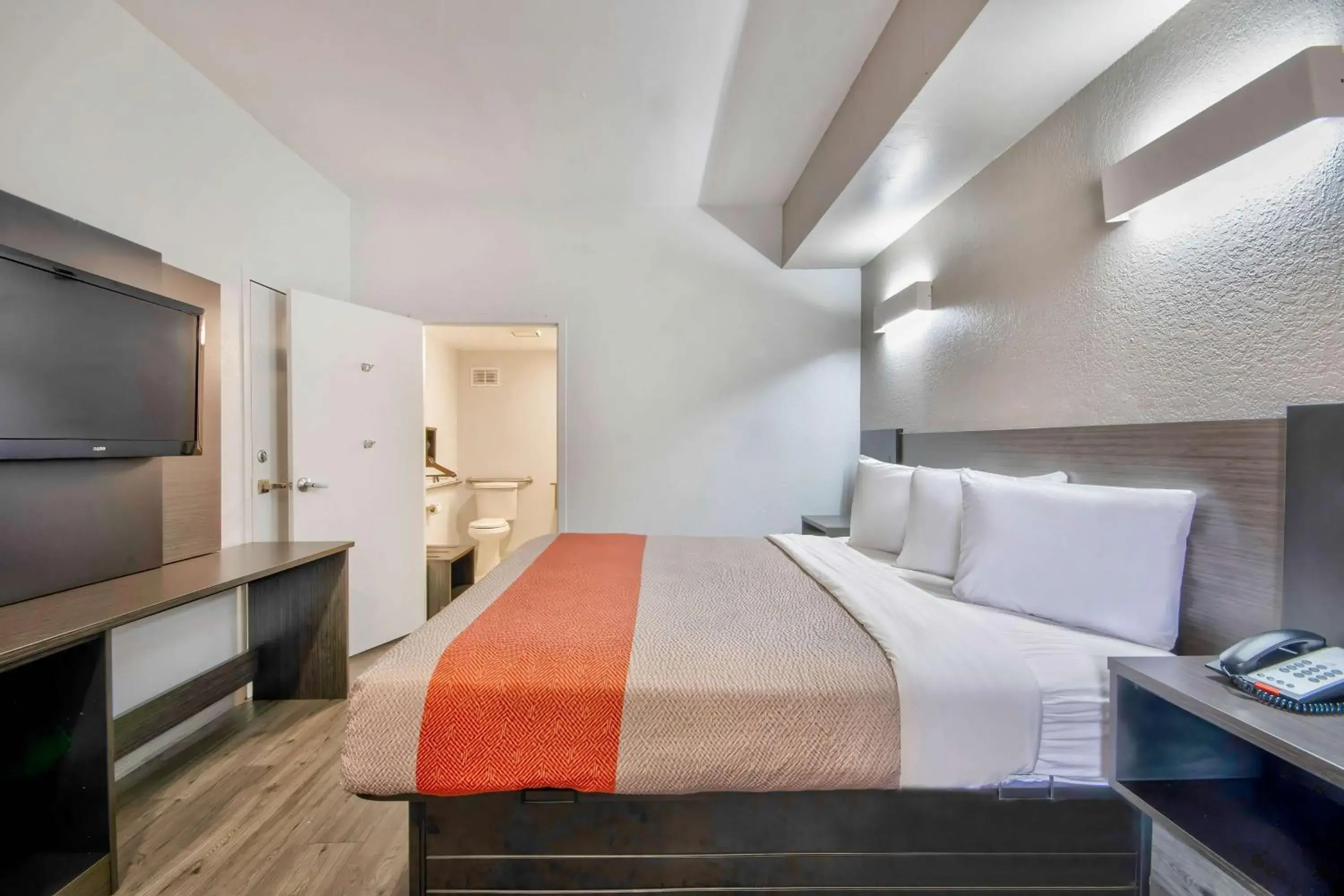 Bedroom, Bed in Motel 6-Lafayette, LA Bedroom, Bed in Motel 6-Lafayette, LA