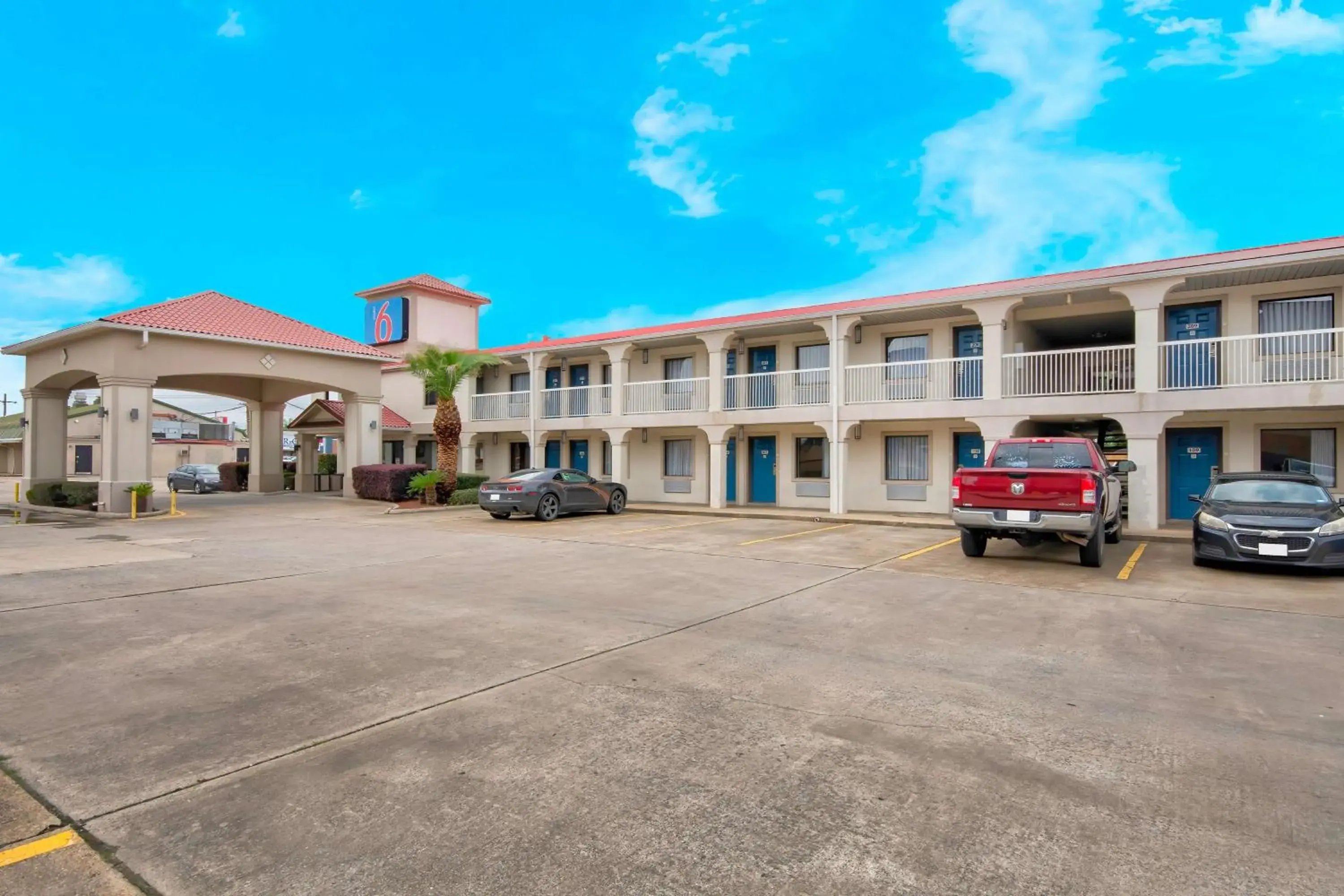 Property building in Motel 6-Sulphur, LA Property building in Motel 6-Sulphur, LA
