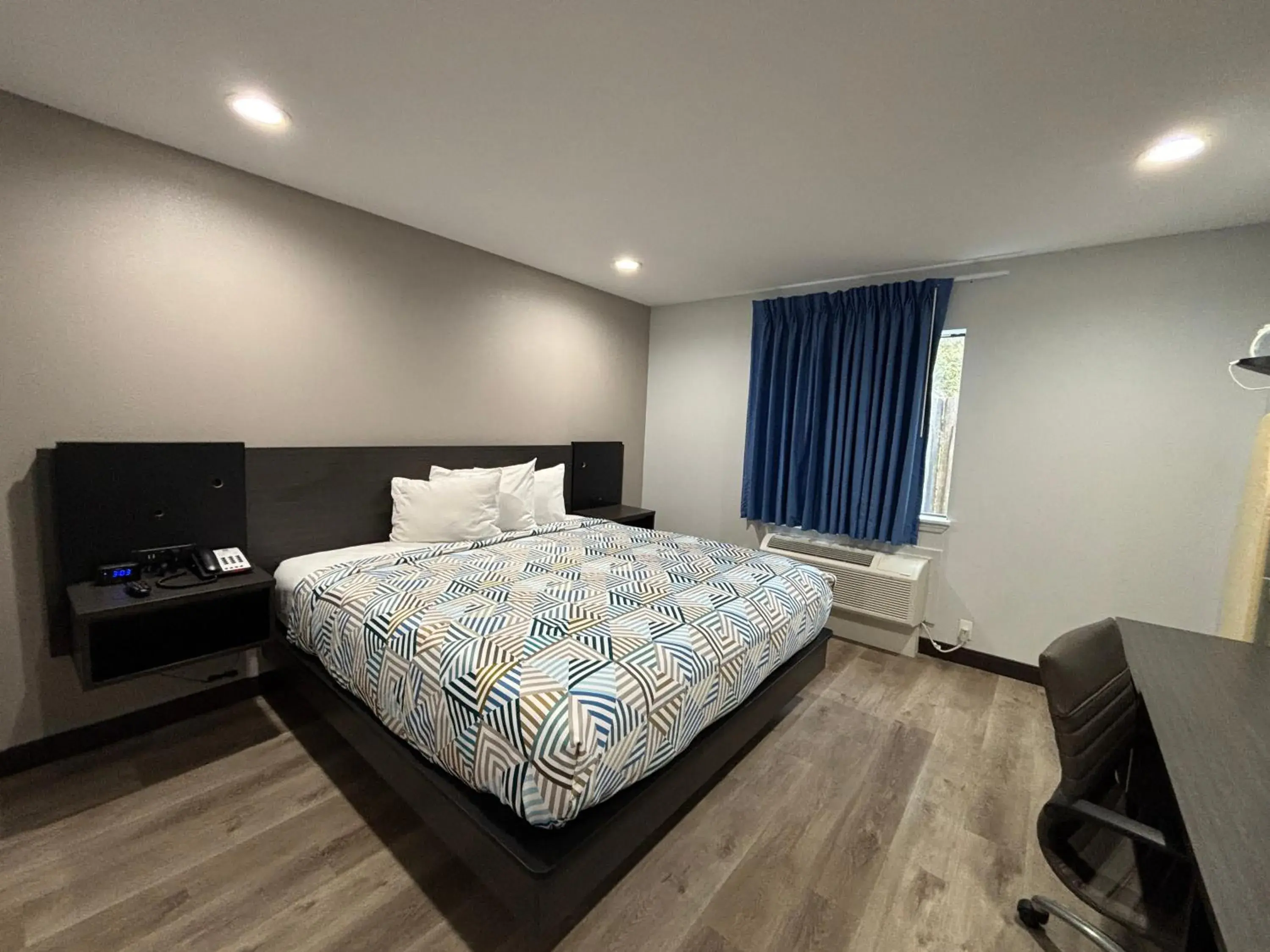 Bedroom, Bed in Motel 6-Sulphur, LA Bedroom, Bed in Motel 6-Sulphur, LA