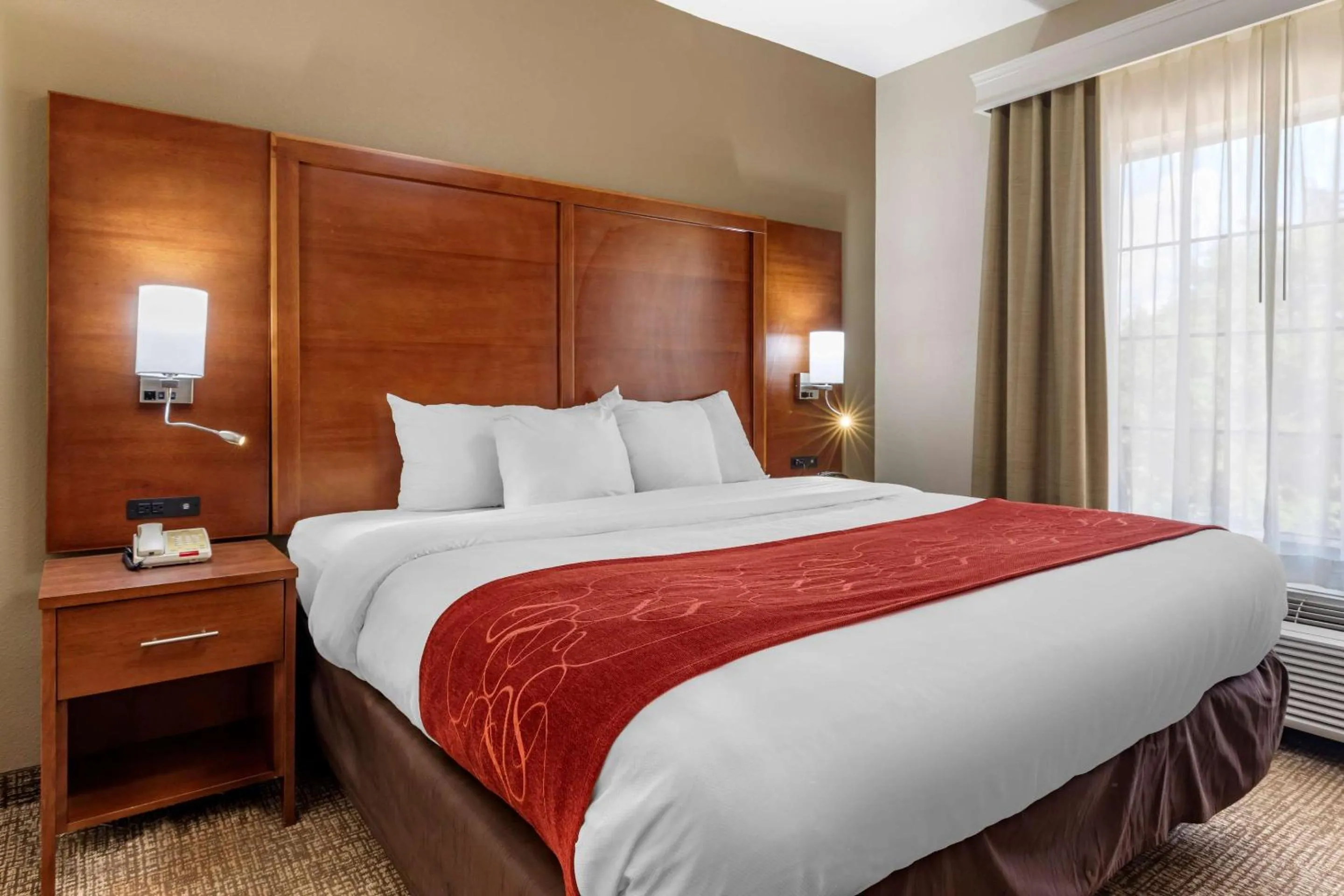 Bedroom, Bed in Comfort Suites Shreveport West I-20