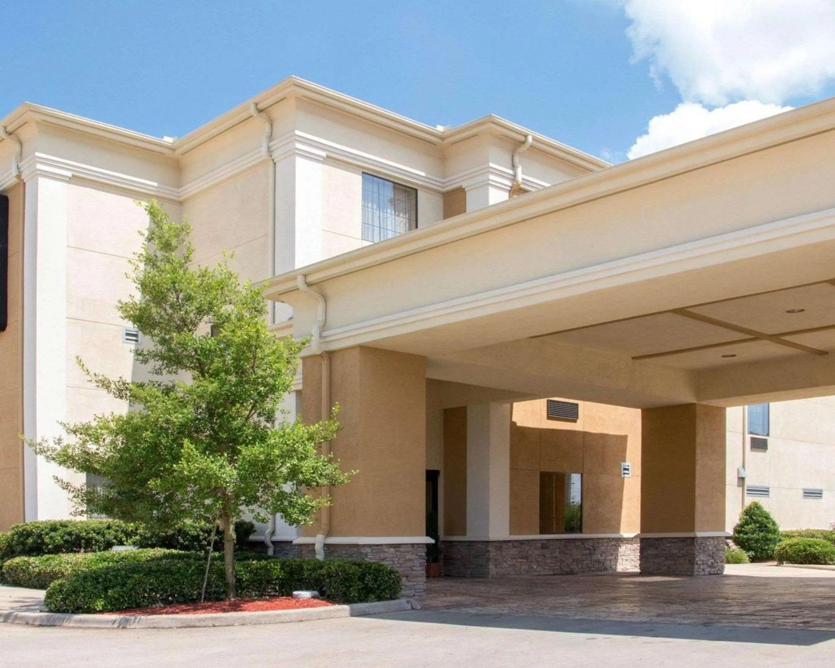 Property building in Comfort Suites Shreveport West I-20