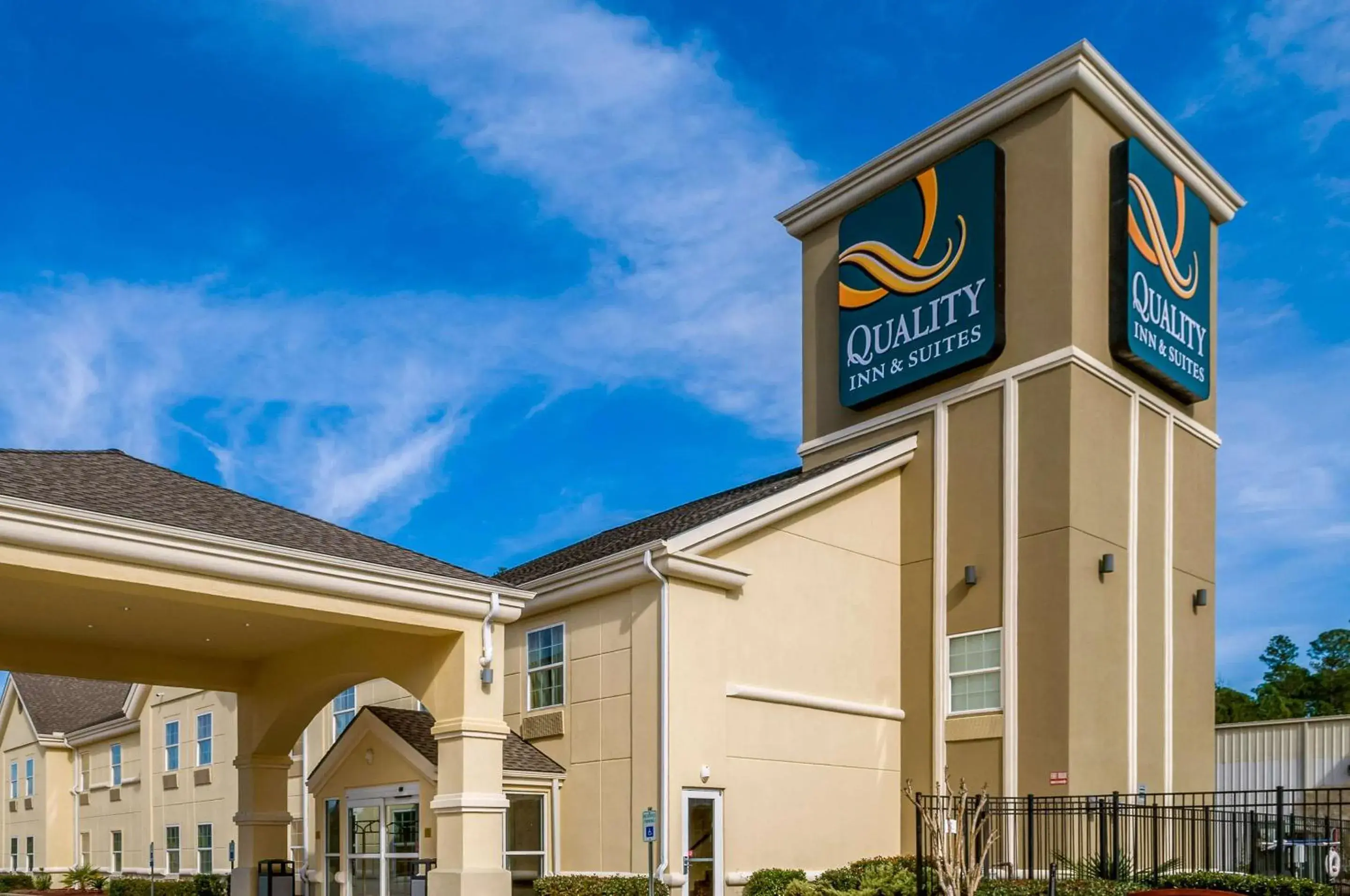 Property building in Quality Inn & Suites Slidell Property building in Quality Inn & Suites Slidell