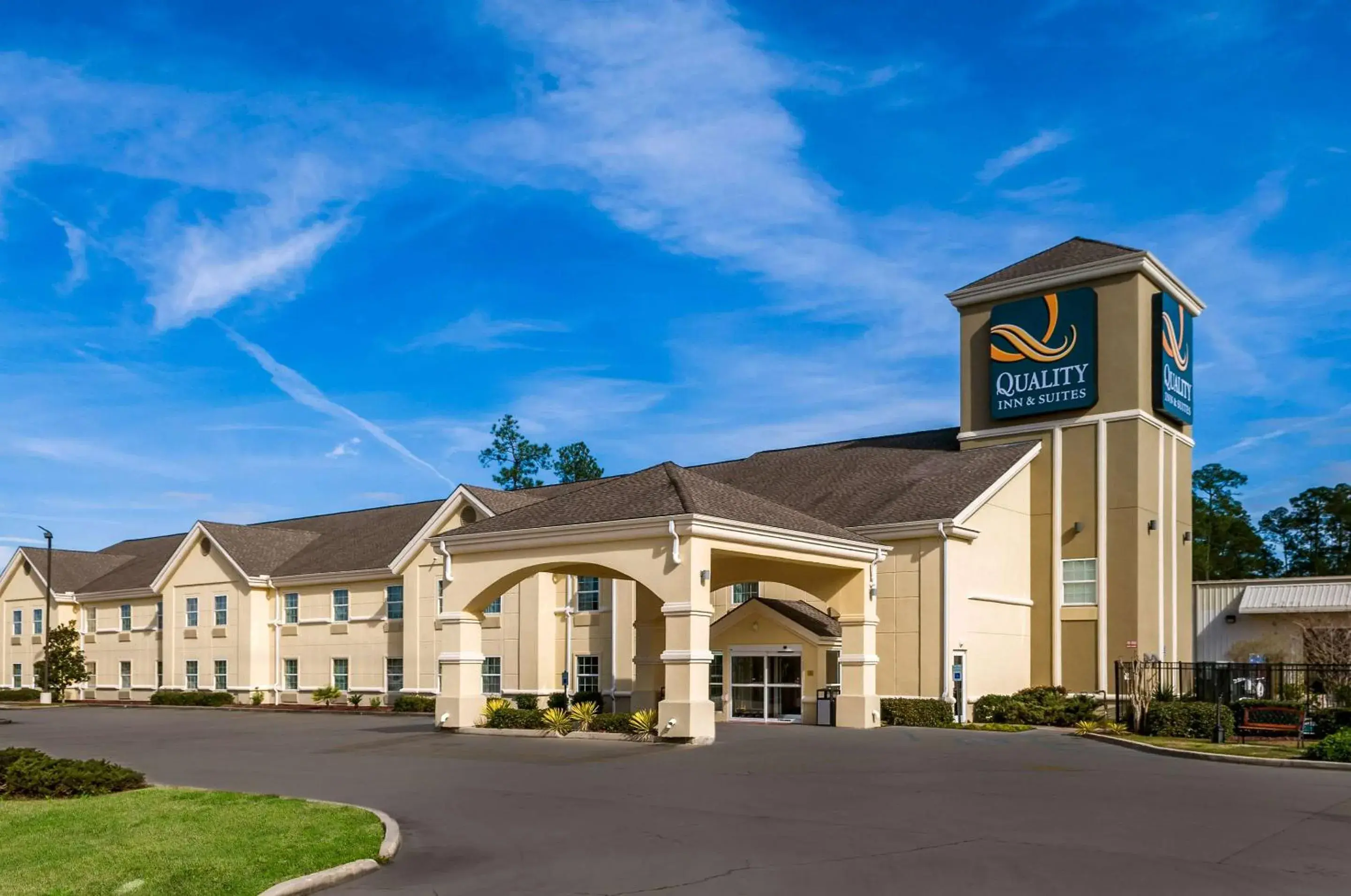 Property building in Quality Inn & Suites Slidell Property building in Quality Inn & Suites Slidell