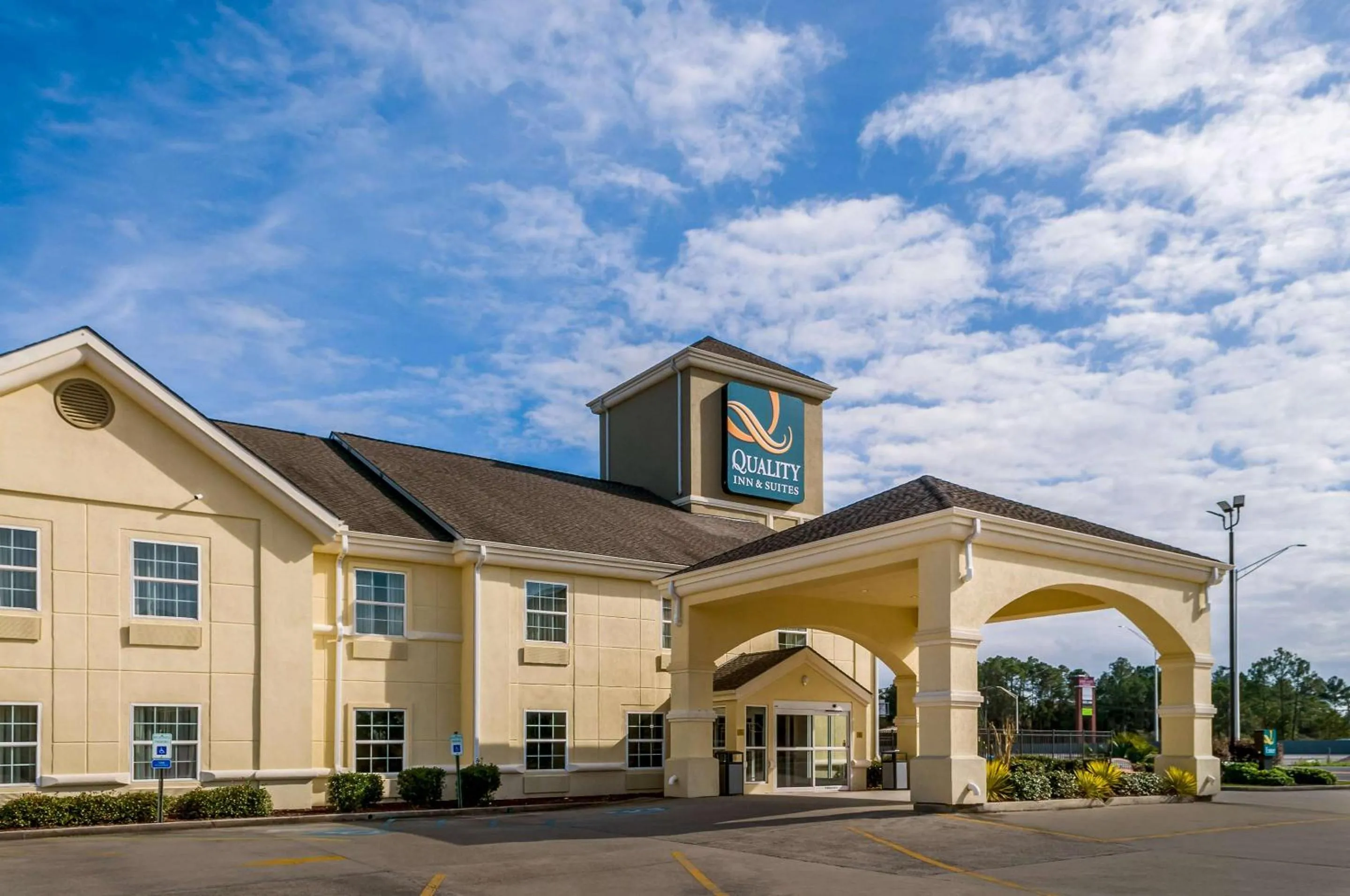 Property building in Quality Inn & Suites Slidell