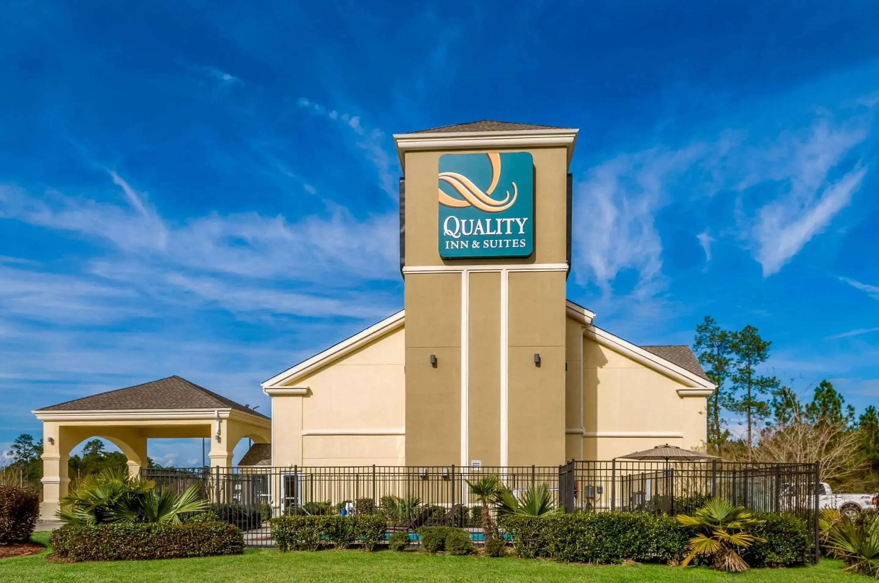 Property building in Quality Inn & Suites Slidell Property building in Quality Inn & Suites Slidell