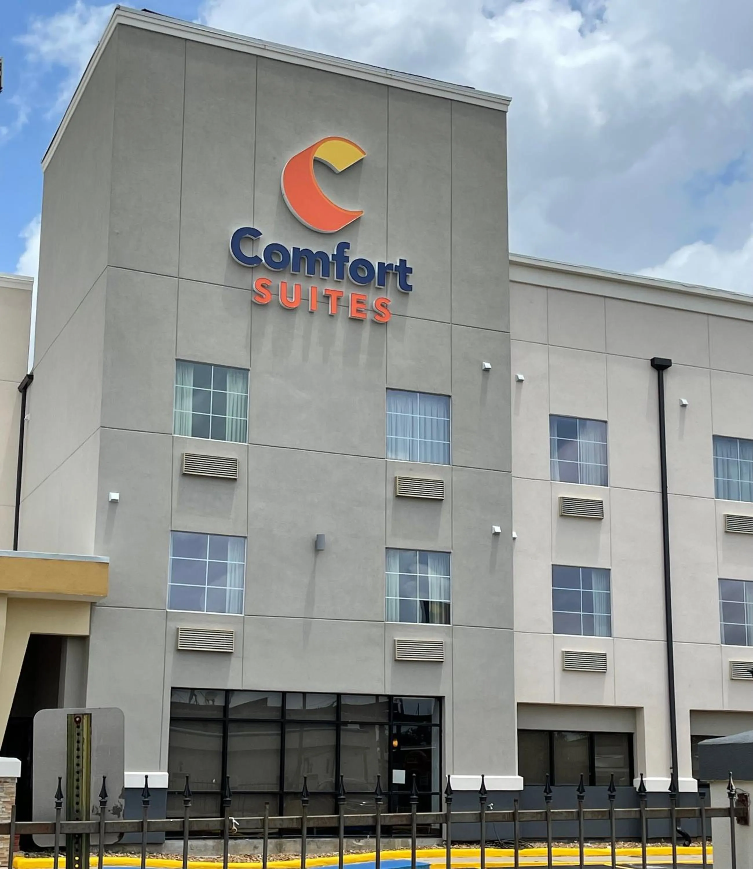 Property building in Comfort Suites Lake Charles