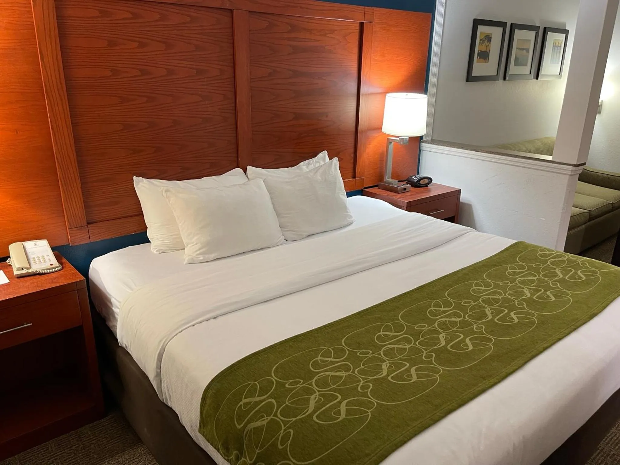 Bedroom, Bed in Comfort Suites Lake Charles