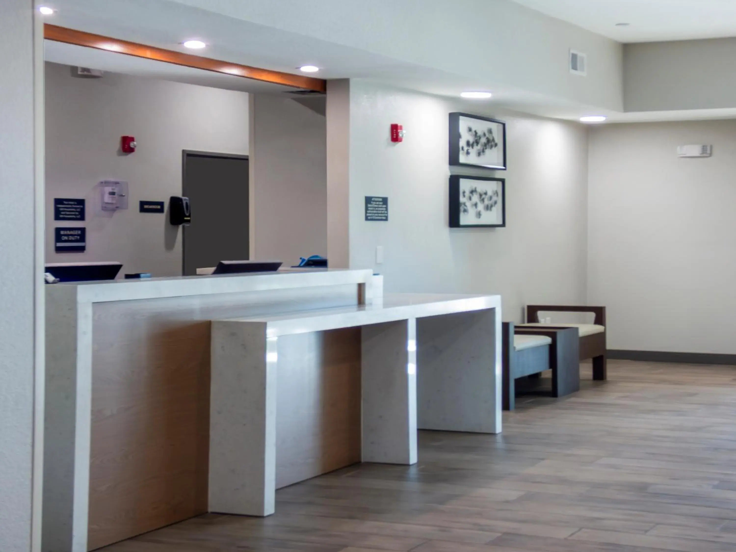 Lobby or reception in Suburban Studios Avondale Lobby or reception in Suburban Studios Avondale