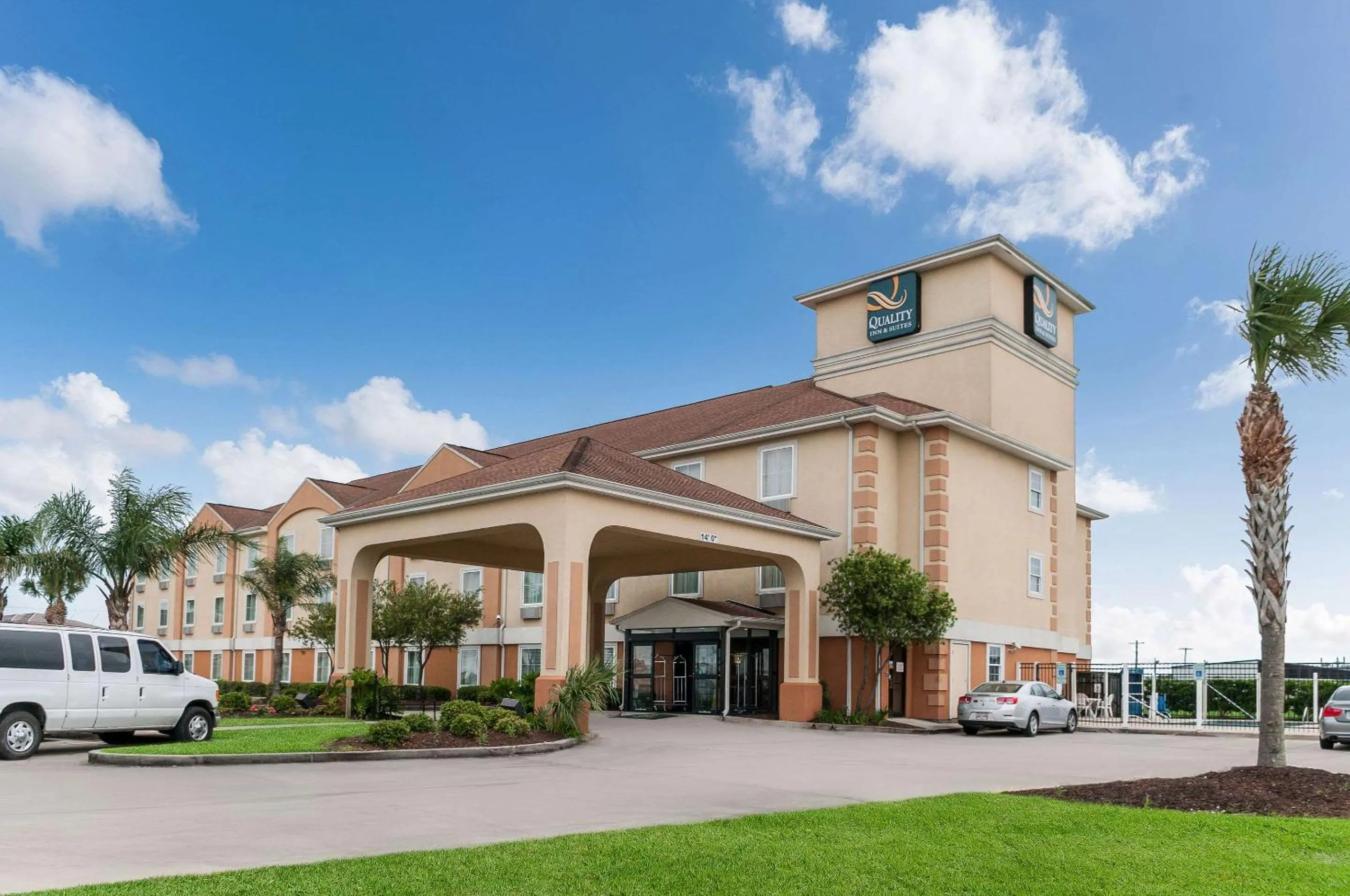 Property building in Quality Inn & Suites Houma
