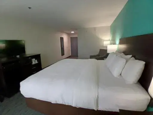 Bed in Quality Inn & Suites Houma Bed in Quality Inn & Suites Houma