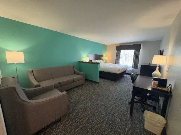 Bed in Quality Inn & Suites Houma