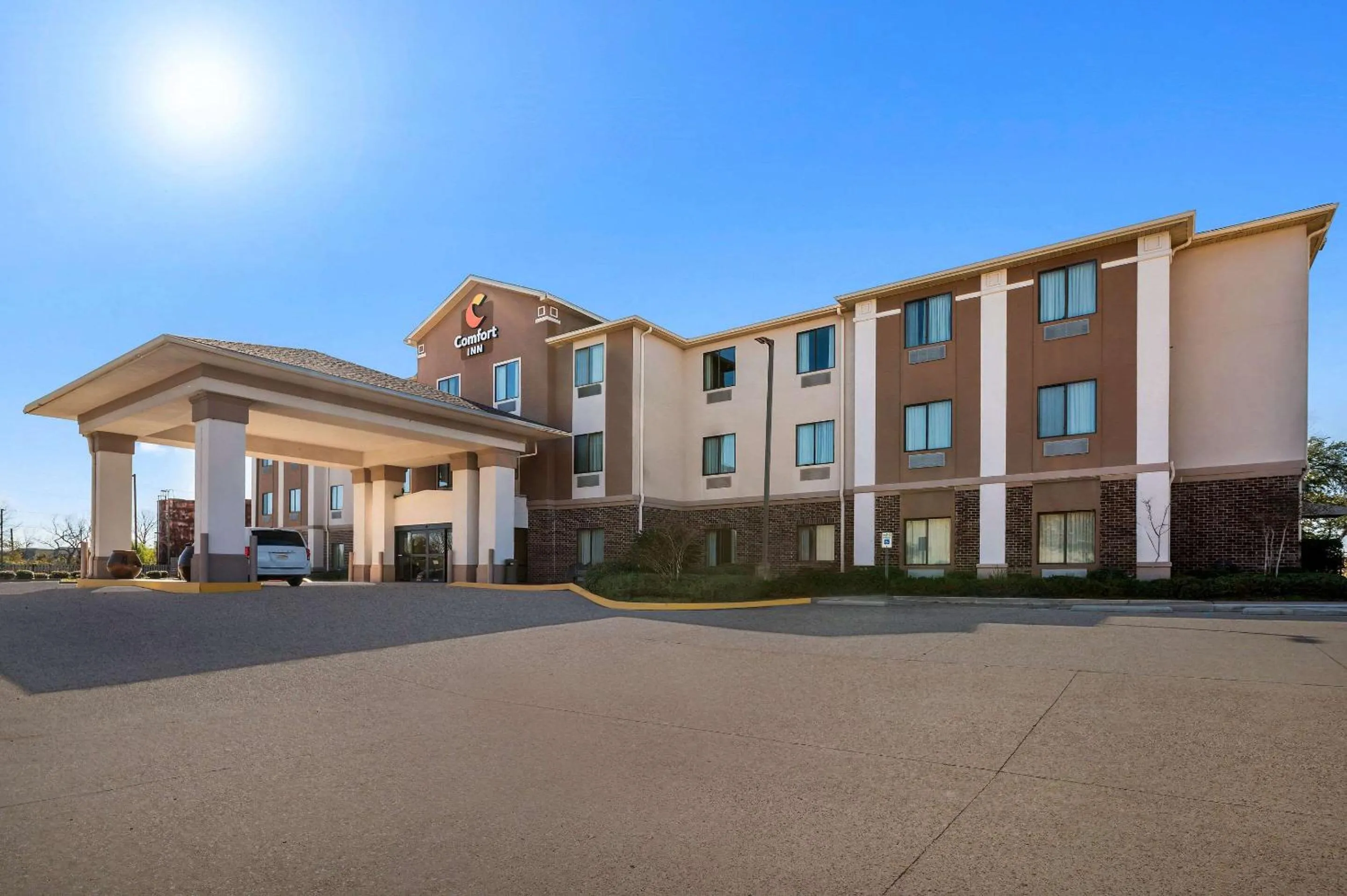 Property building in Comfort Inn New Orleans Airport South