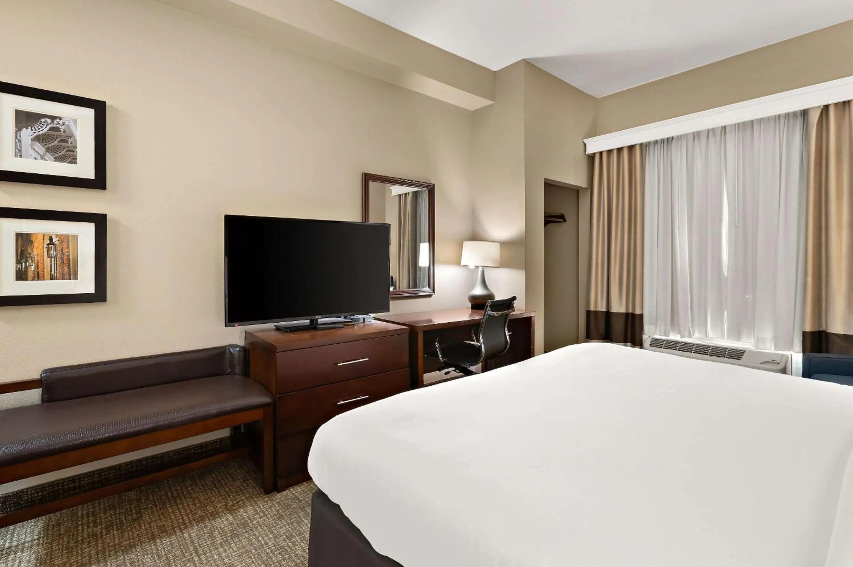 Bedroom in Comfort Inn New Orleans Airport South