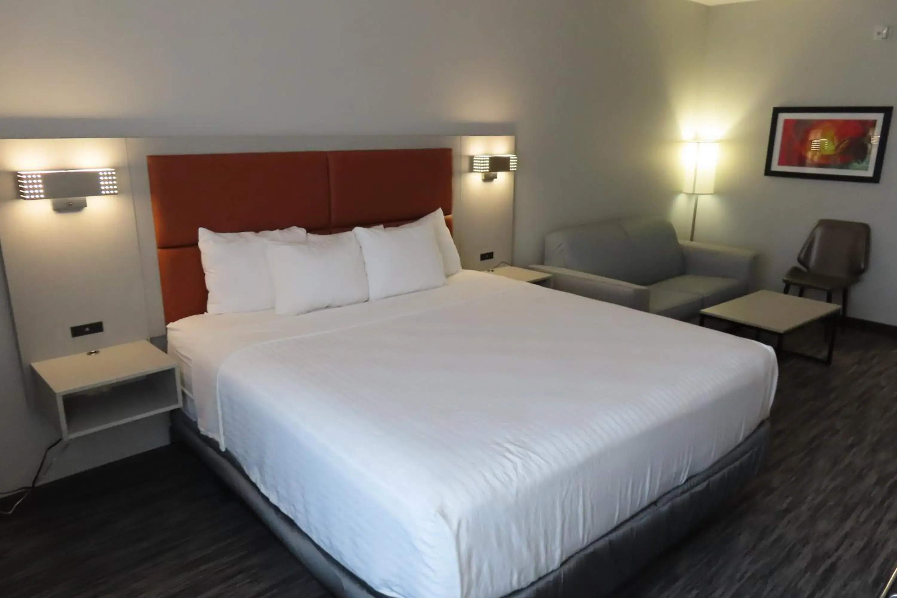 King Room with Sofa Bed and Bath Tub - Disability Access/Non-Smoking in Best Western Heritage Inn & Suites King Room with Sofa Bed and Bath Tub - Disability Access/Non-Smoking in Best Western Heritage Inn & Suites