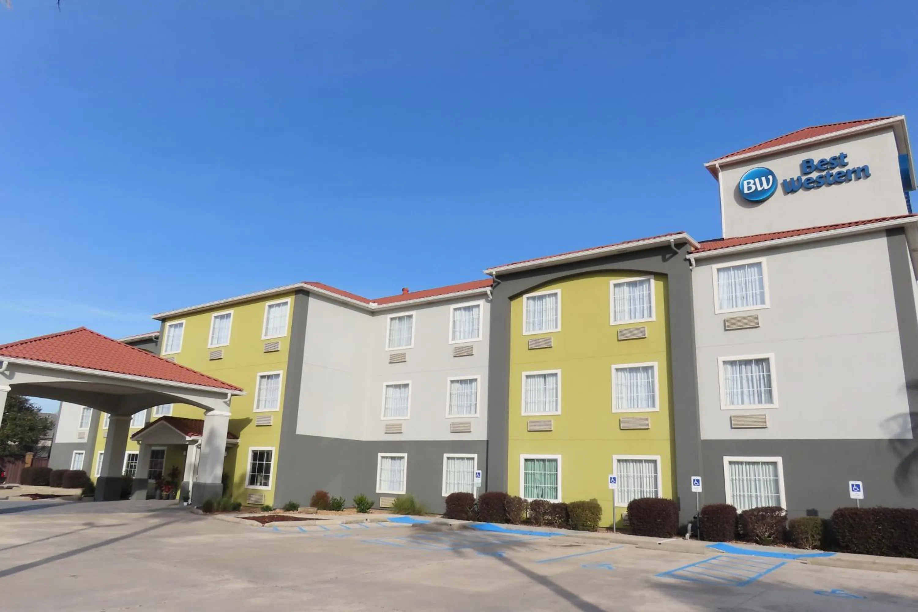 Property building in Best Western Heritage Inn & Suites