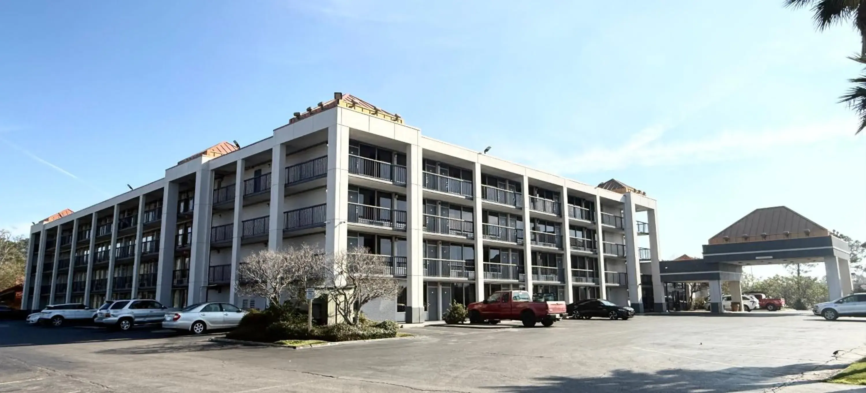 Property building in Quality Inn & Suites Baton Rouge West - Port Allen Property building in Quality Inn & Suites Baton Rouge West - Port Allen