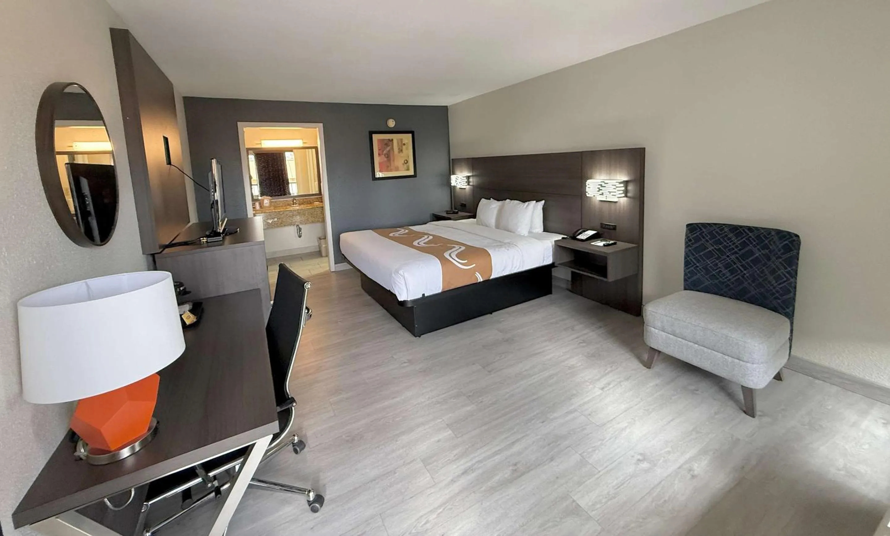 Bedroom, Bed in Quality Inn &amp; Suites Baton Rouge West - Port Allen