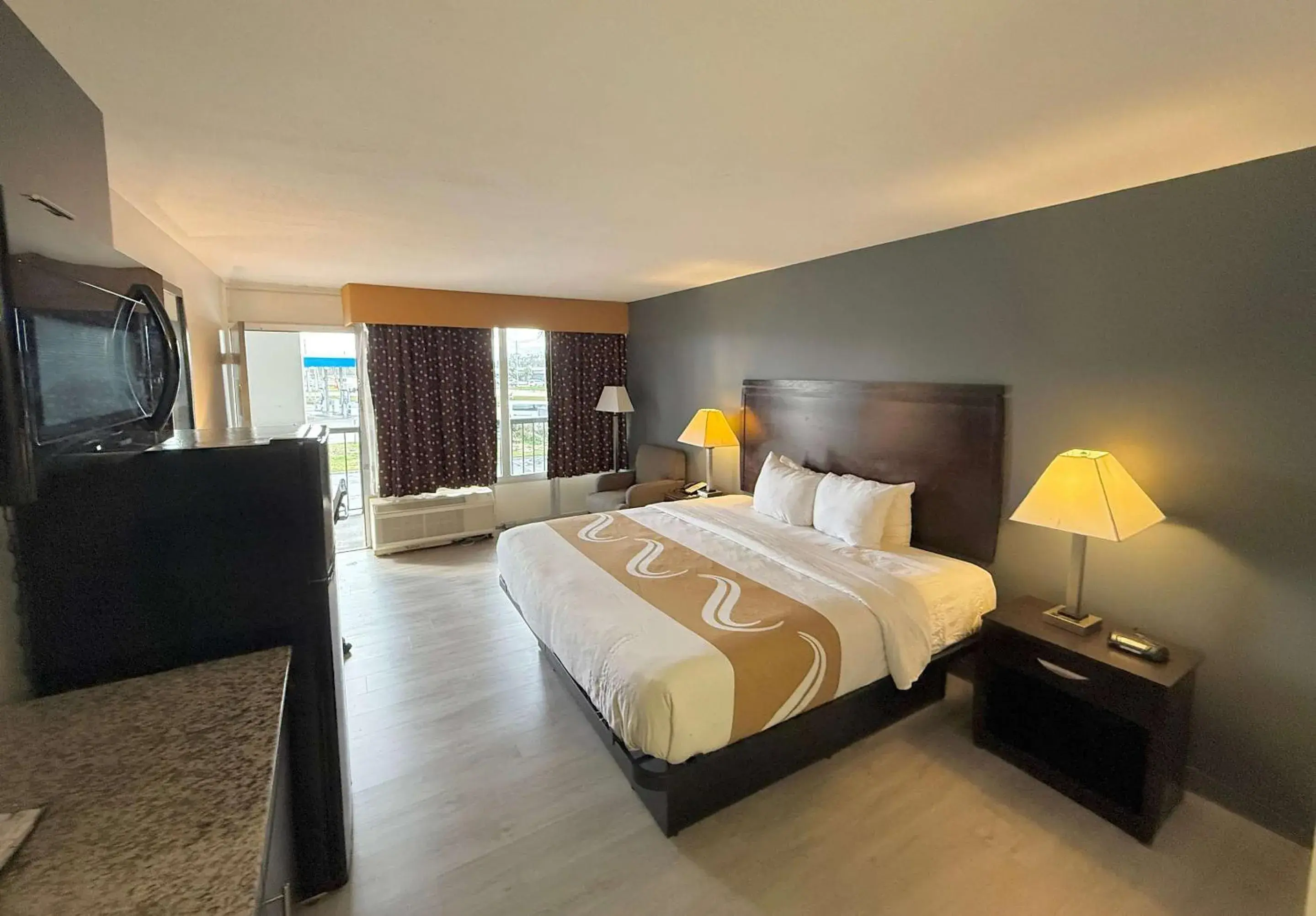 Bedroom, Bed in Quality Inn & Suites Baton Rouge West - Port Allen Bedroom, Bed in Quality Inn & Suites Baton Rouge West - Port Allen