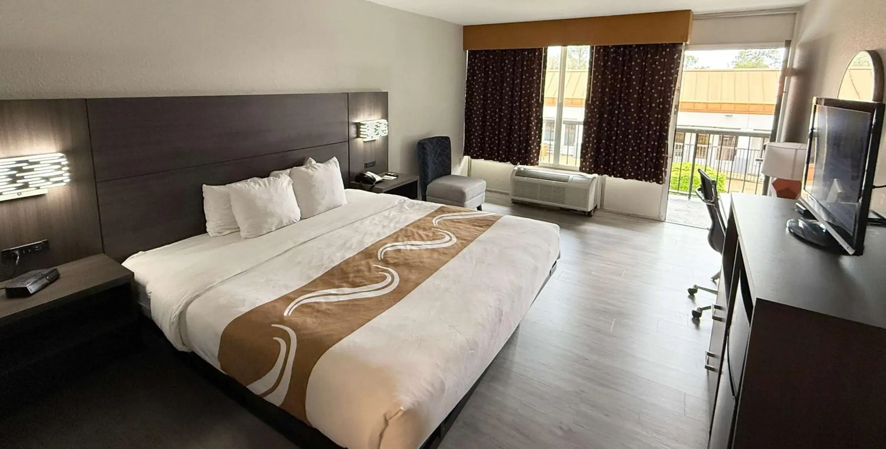 Bedroom, Bed in Quality Inn & Suites Baton Rouge West - Port Allen Bedroom, Bed in Quality Inn & Suites Baton Rouge West - Port Allen