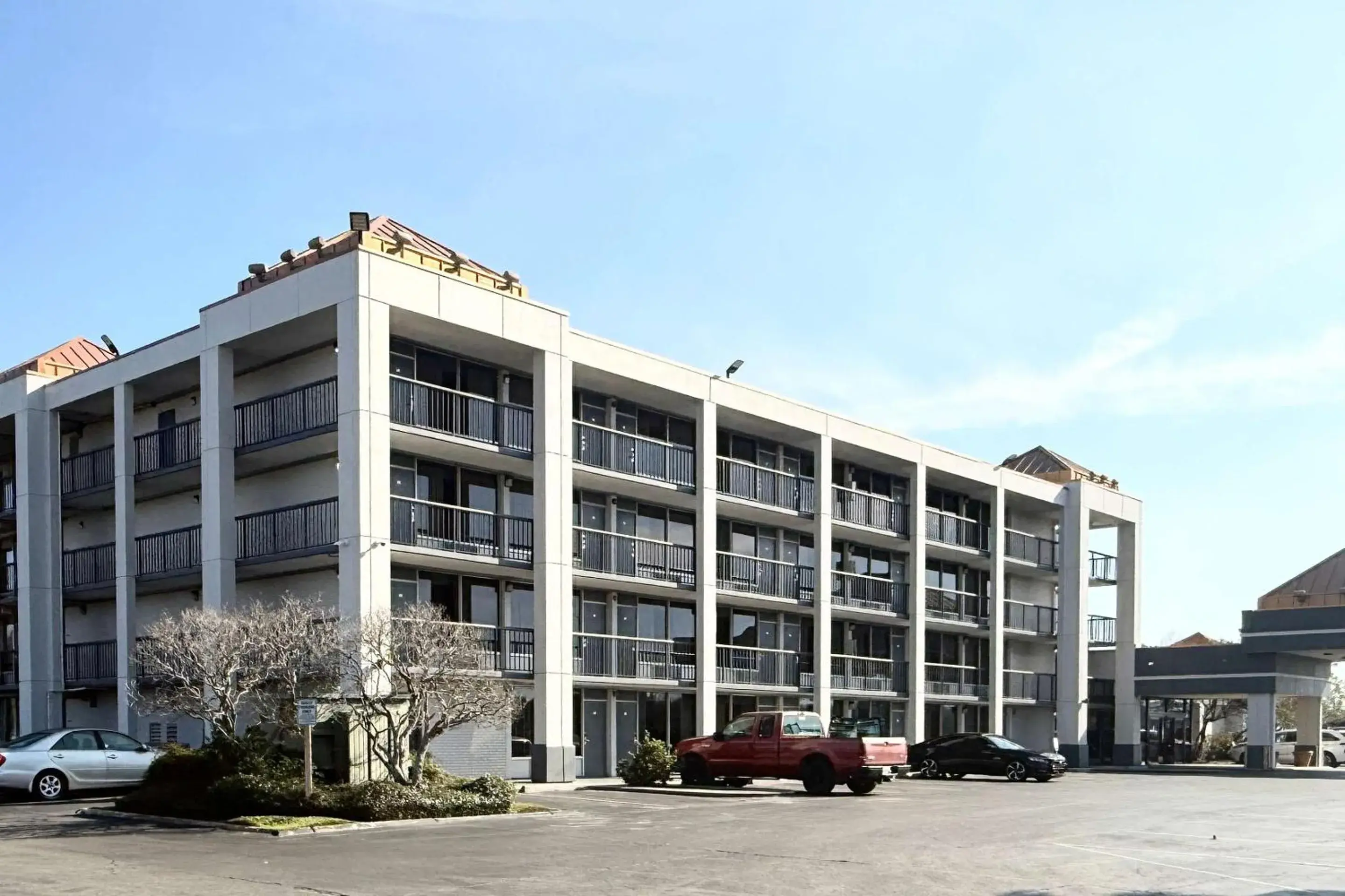 Property building in Quality Inn & Suites Baton Rouge West - Port Allen Property building in Quality Inn & Suites Baton Rouge West - Port Allen