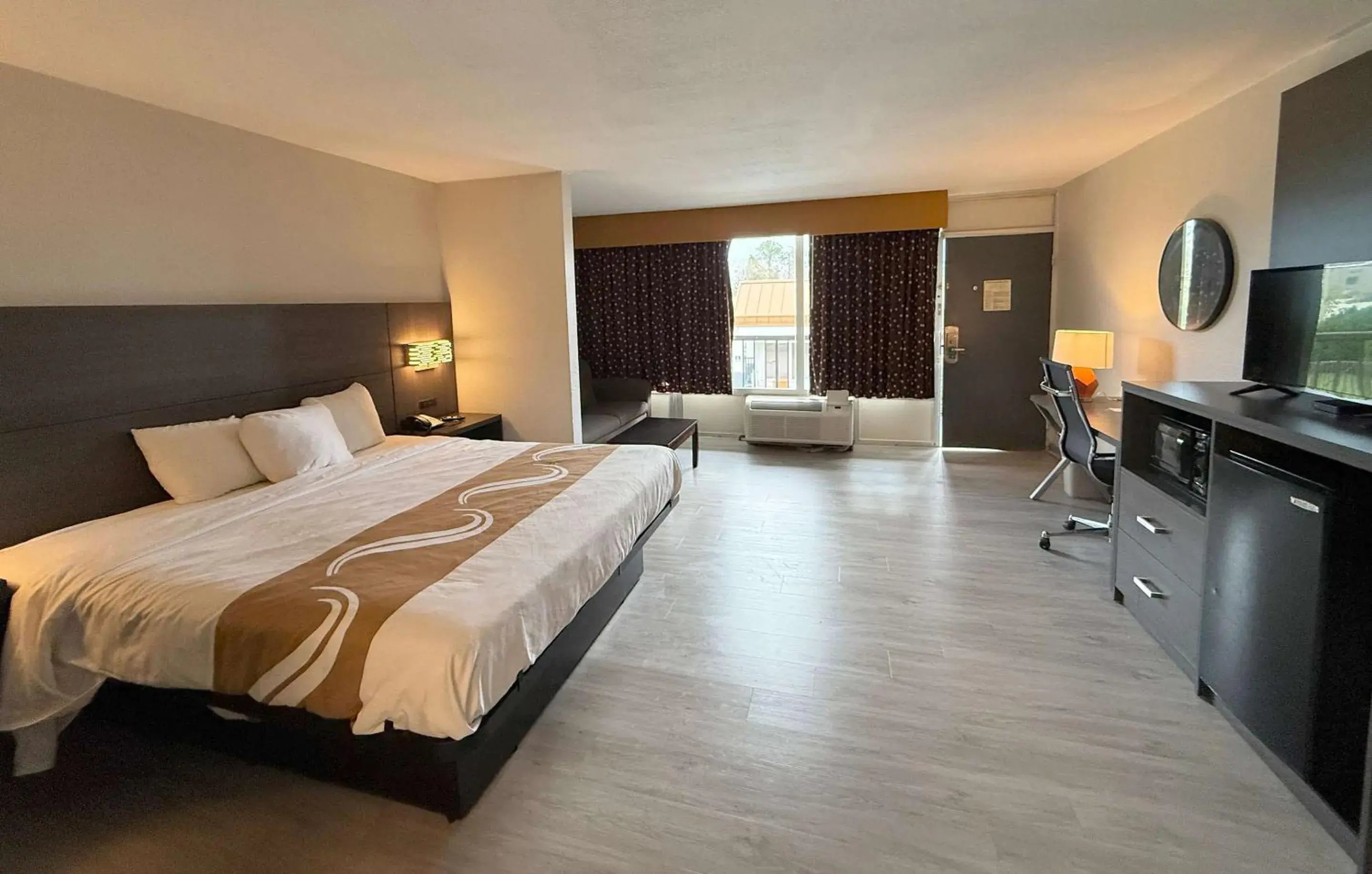 Bedroom, Bed in Quality Inn & Suites Baton Rouge West - Port Allen Bedroom, Bed in Quality Inn & Suites Baton Rouge West - Port Allen