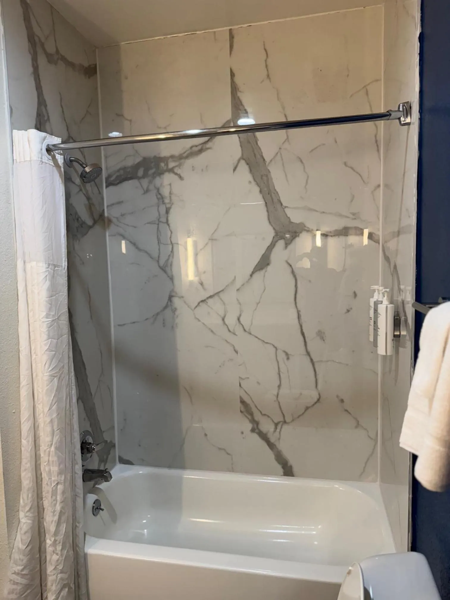 Bath in Quality Inn Opelousas