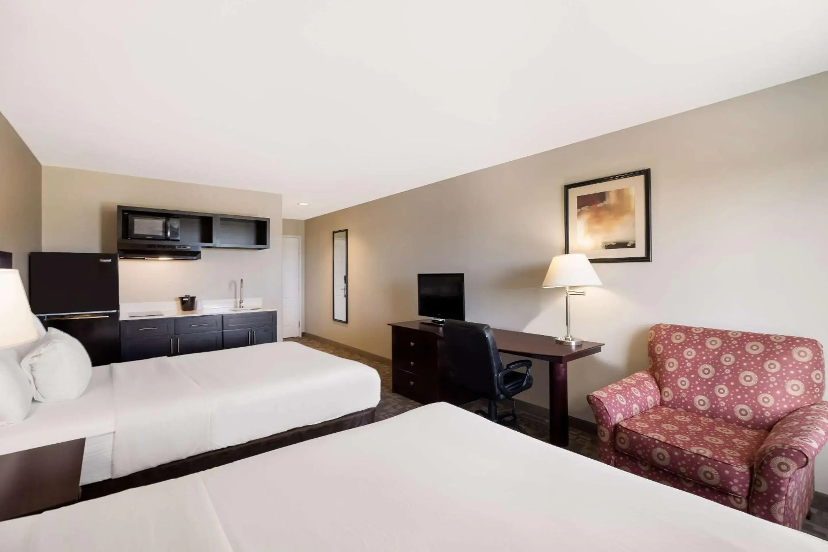 Bedroom, Bed in Suburban Studios Berwick - Morgan City Bedroom, Bed in Suburban Studios Berwick - Morgan City